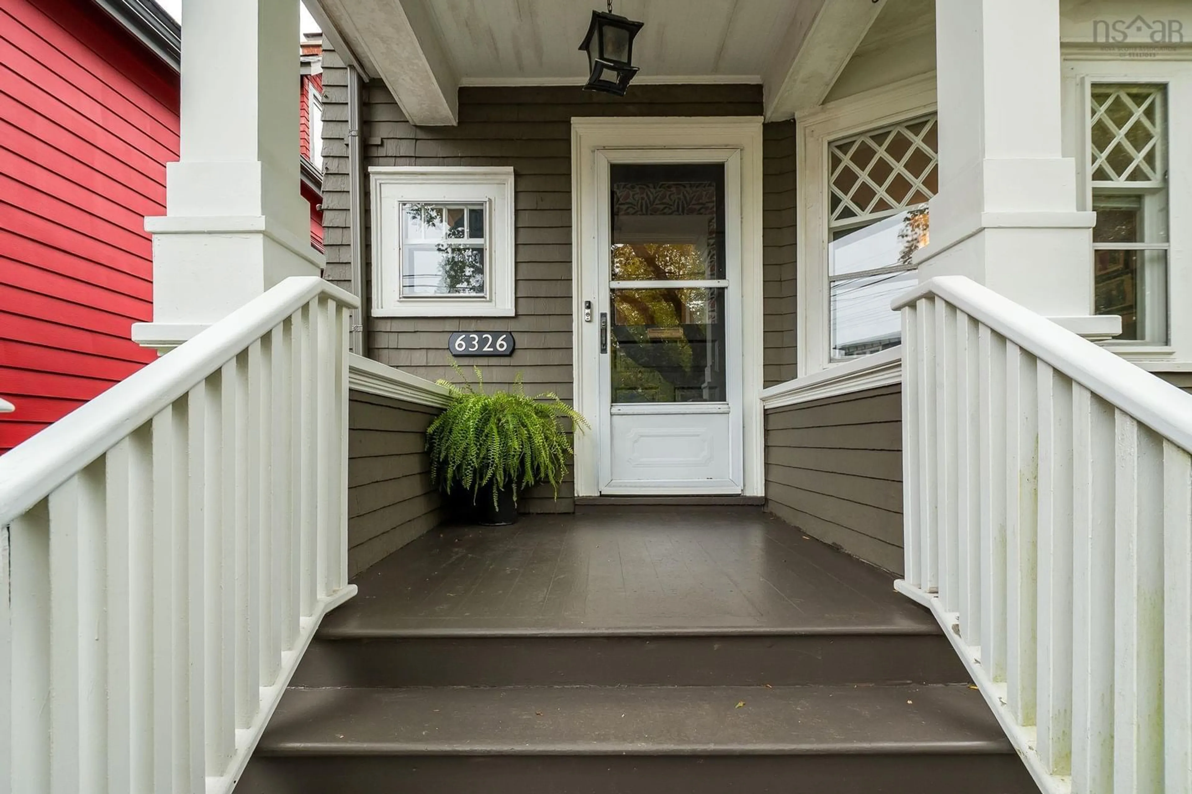 Indoor entryway for 6326 Norwood St, Halifax Nova Scotia B3H 2L1