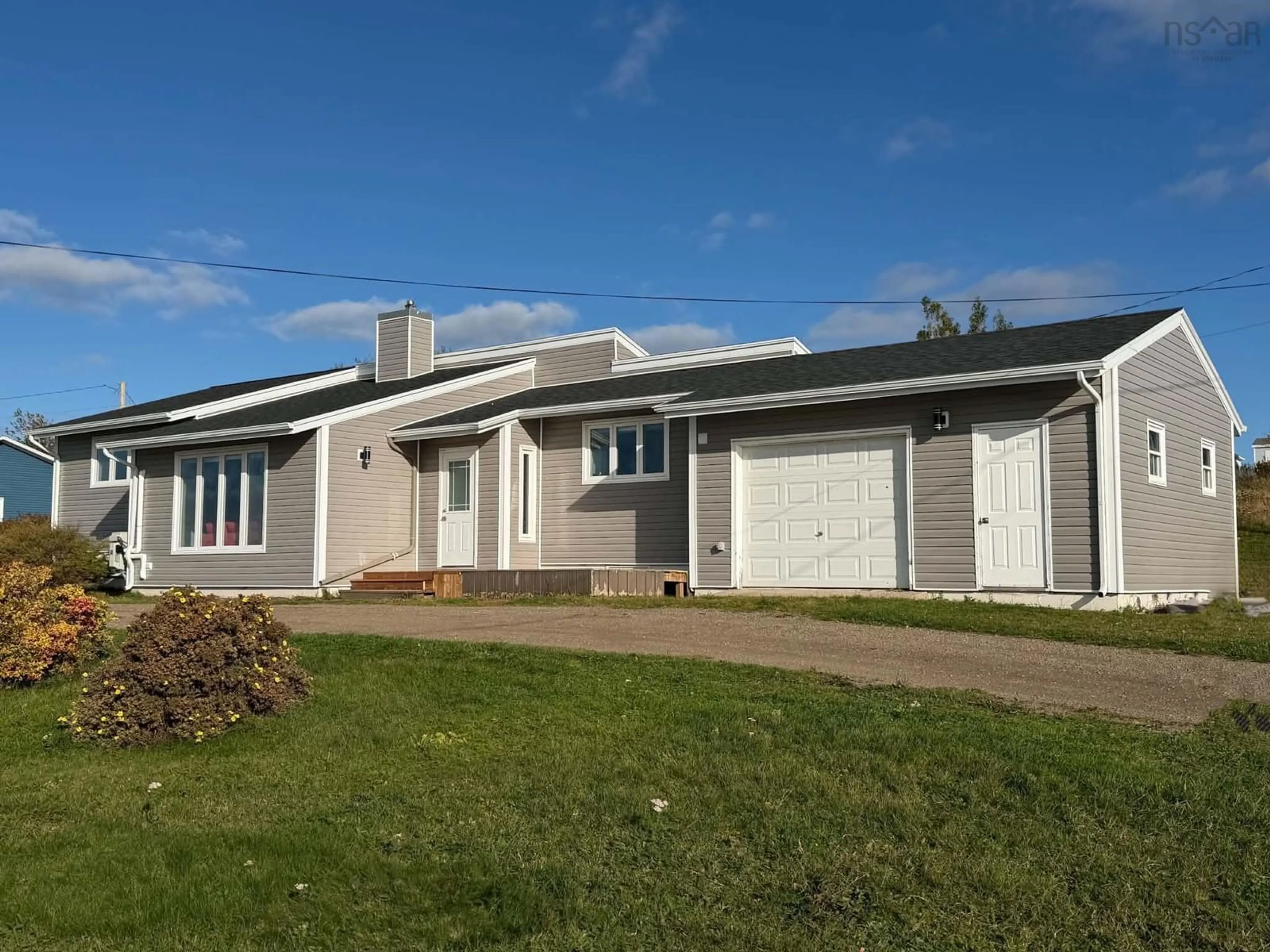 Home with vinyl exterior material, building for 81 La Pointe Du Havre Rd, Chéticamp Nova Scotia B0E 1H0