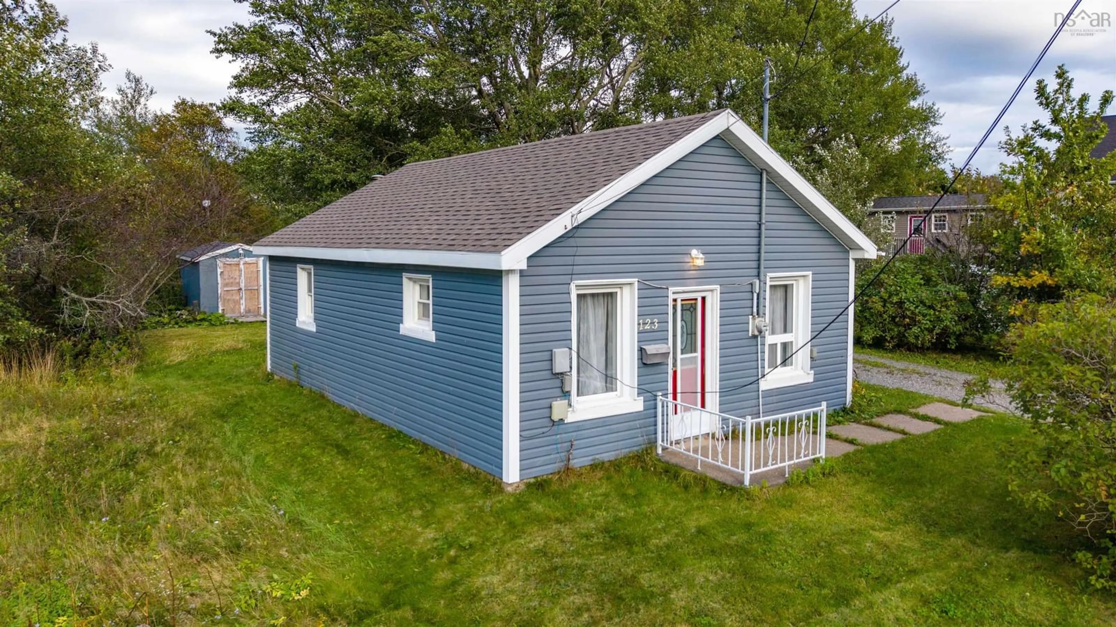 Home with vinyl exterior material, building for 123 Lake Rd, Glace Bay Nova Scotia B1A 2G8