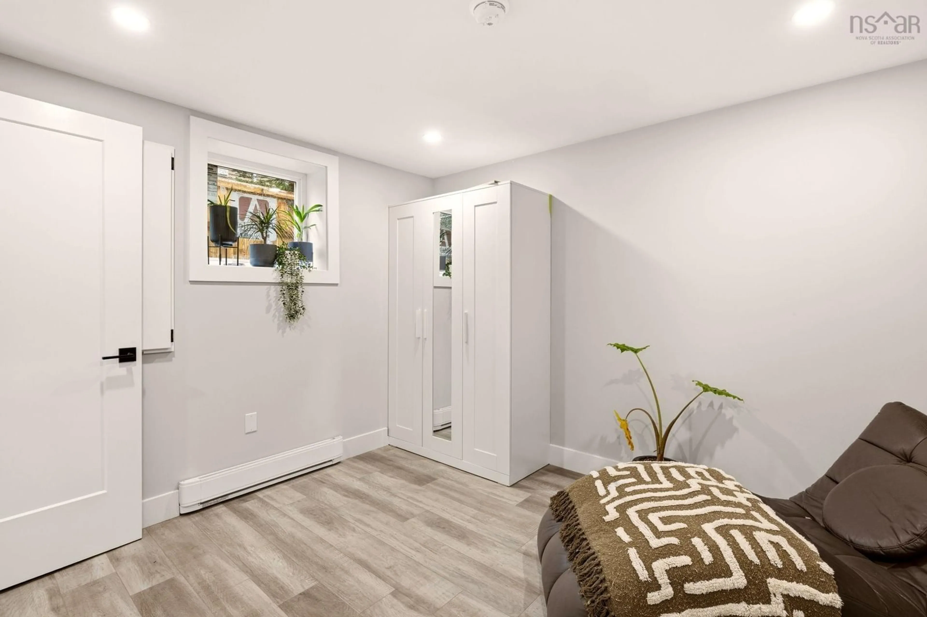 Indoor entryway for 25 Circle Dr, Halifax Nova Scotia B3P 1J9