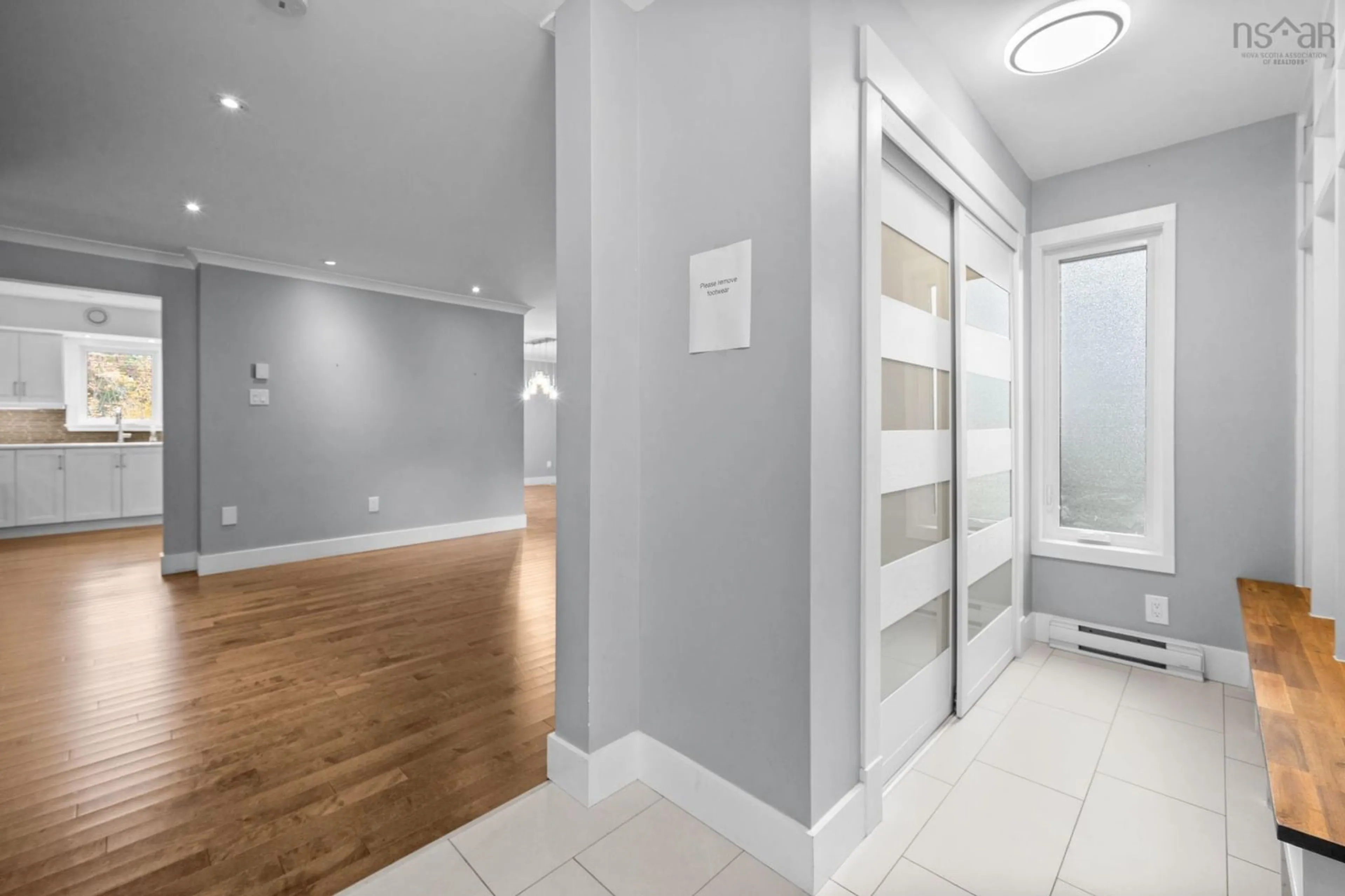 Indoor entryway for 5 Kilbirnie Lane, Halifax Nova Scotia B3M 4E4