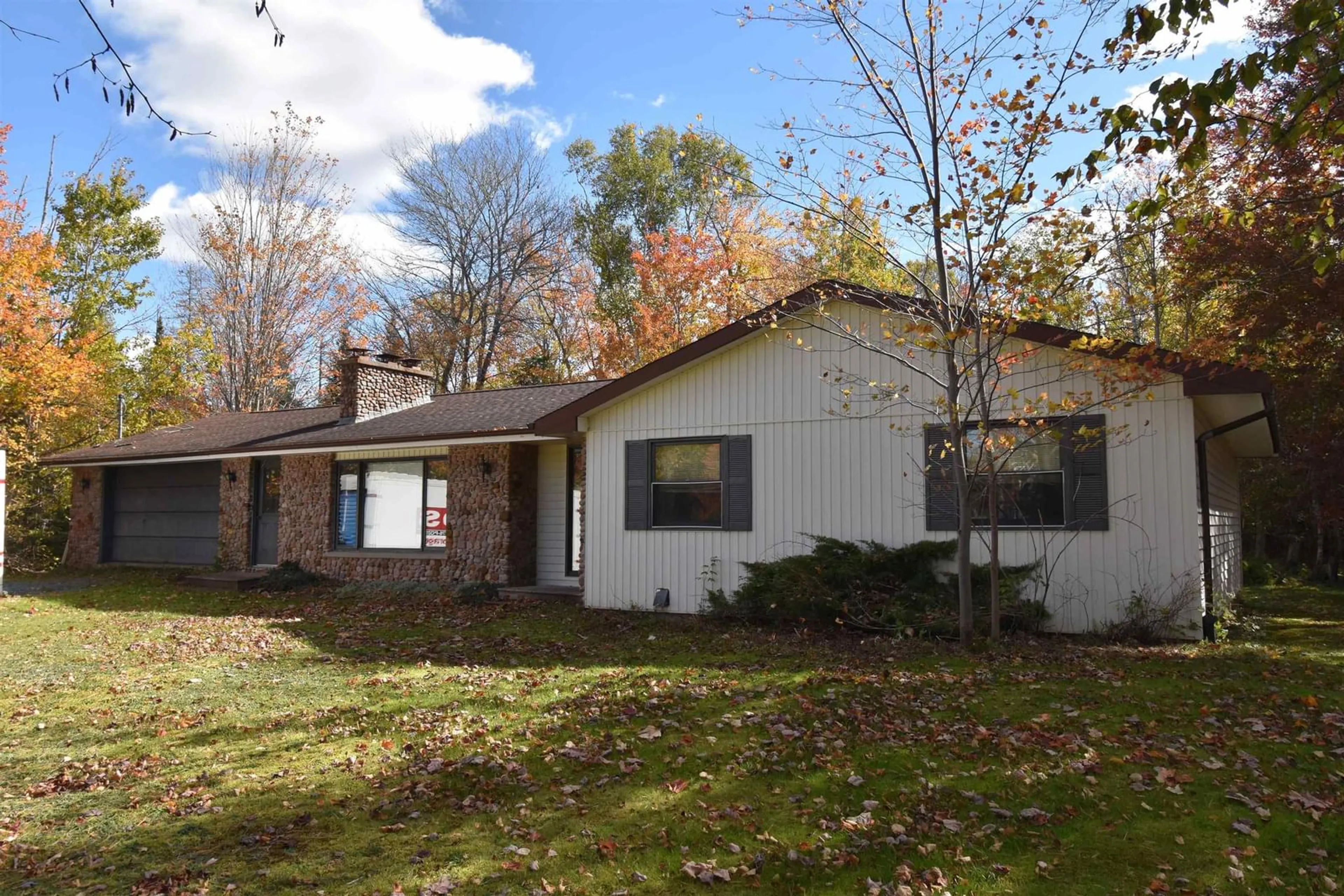 Home with vinyl exterior material, street for 40 Blue Jay Pl, Valley Nova Scotia B6L 2A4