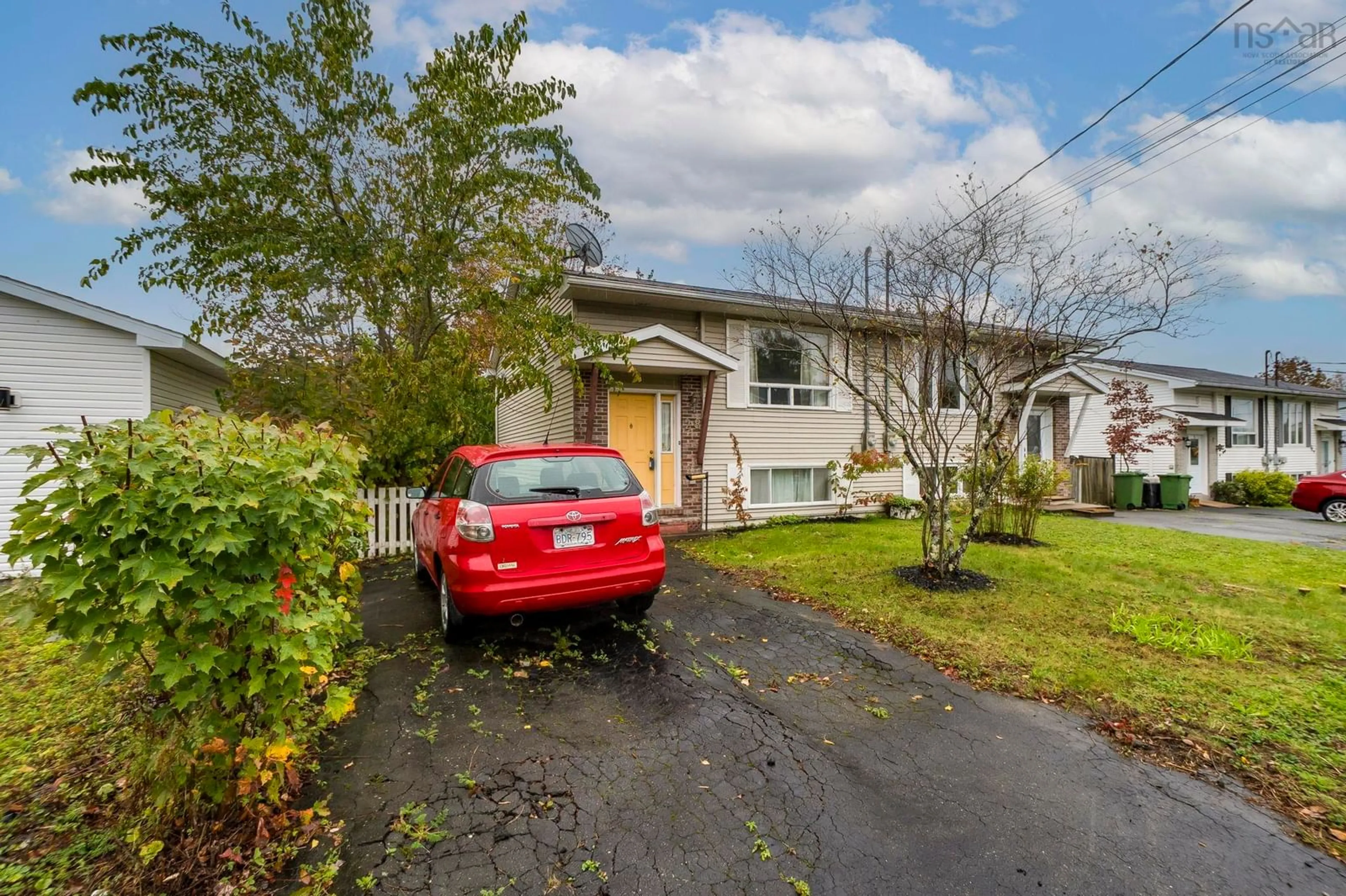 A pic from outside/outdoor area/front of a property/back of a property/a pic from drone, street for 28 Kindling Cres, Middle Sackville Nova Scotia B4E 2T9