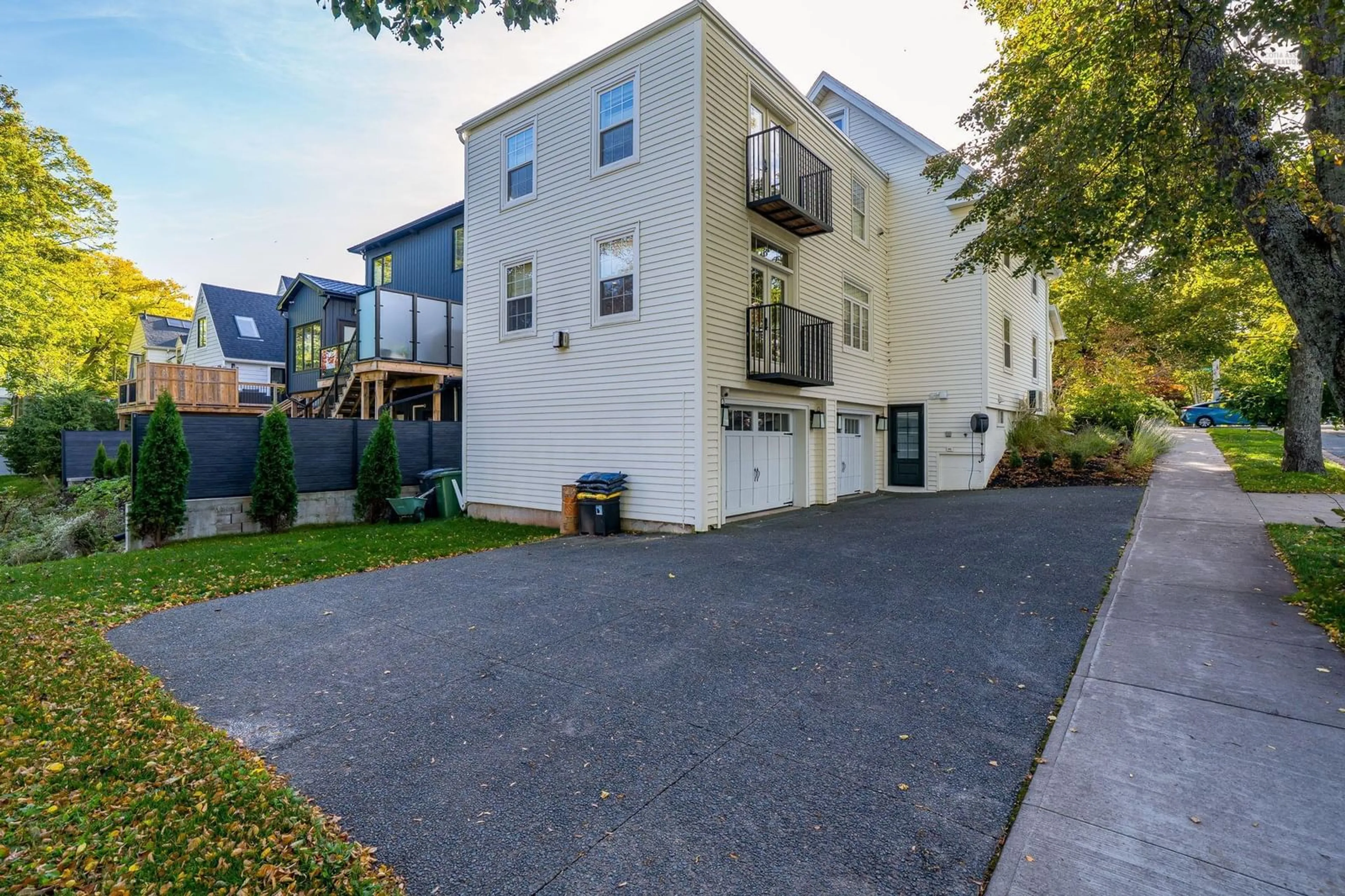 A pic from outside/outdoor area/front of a property/back of a property/a pic from drone, street for 6029 Inglis St, Halifax Nova Scotia B3H 1K9