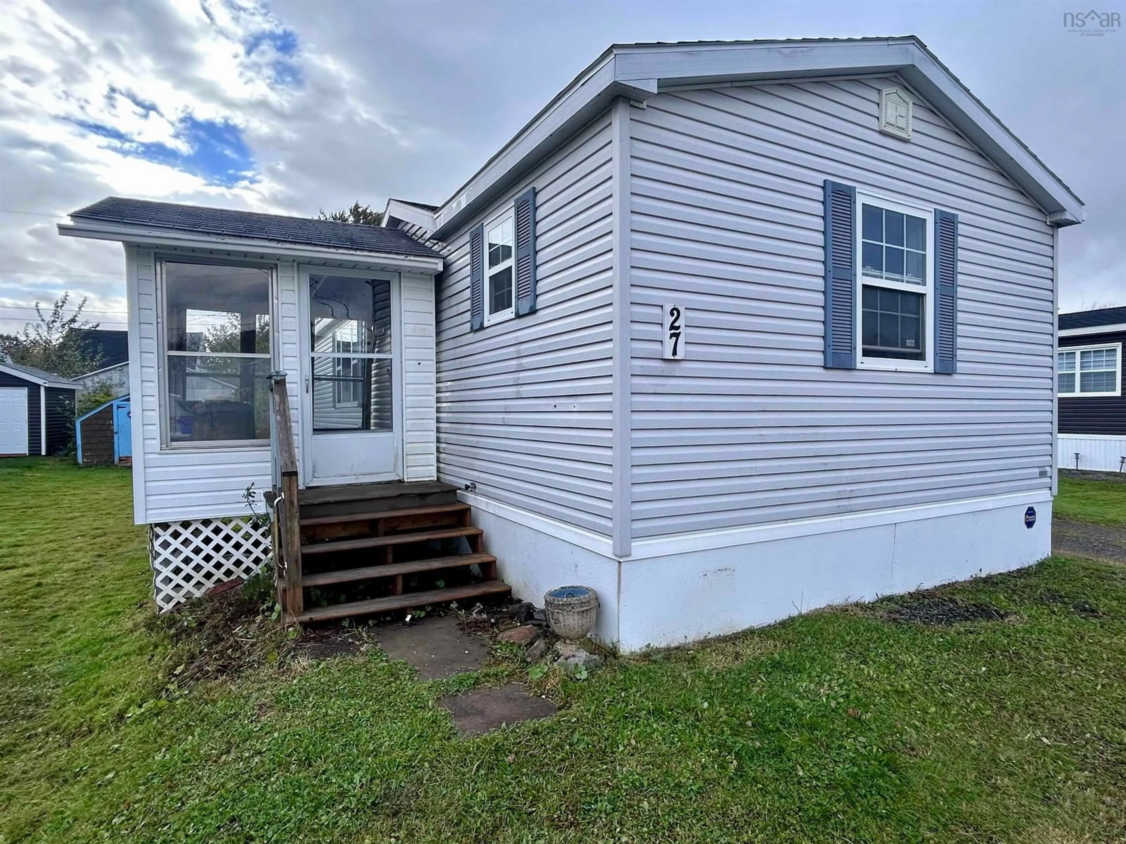 Home with vinyl exterior material, unknown for 27 High Street Estate, New Glasgow Nova Scotia B2H 4B8