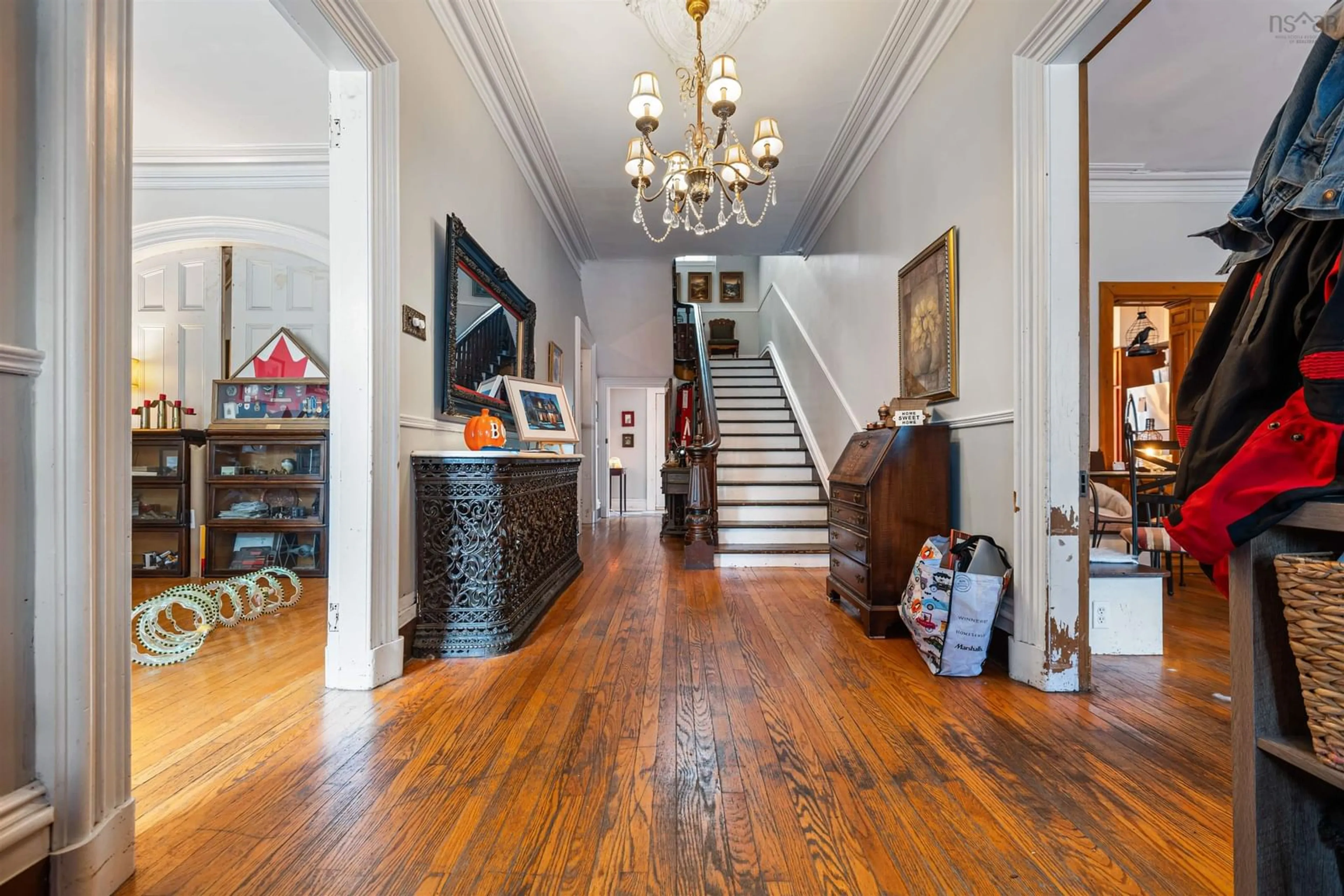 Indoor foyer for 75 Denoon St, Pictou Nova Scotia B0K 1H0