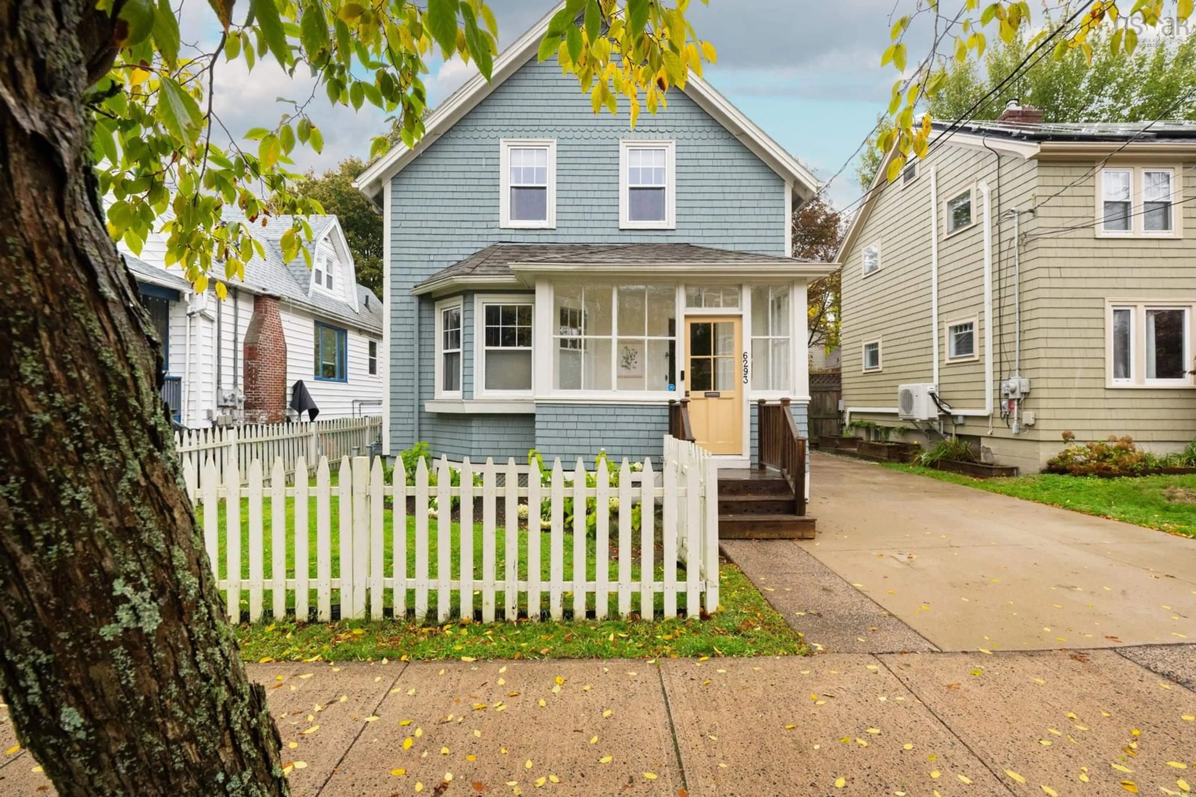 Home with vinyl exterior material, street for 6293 Edinburgh St, Halifax Peninsula Nova Scotia B3L 1W1