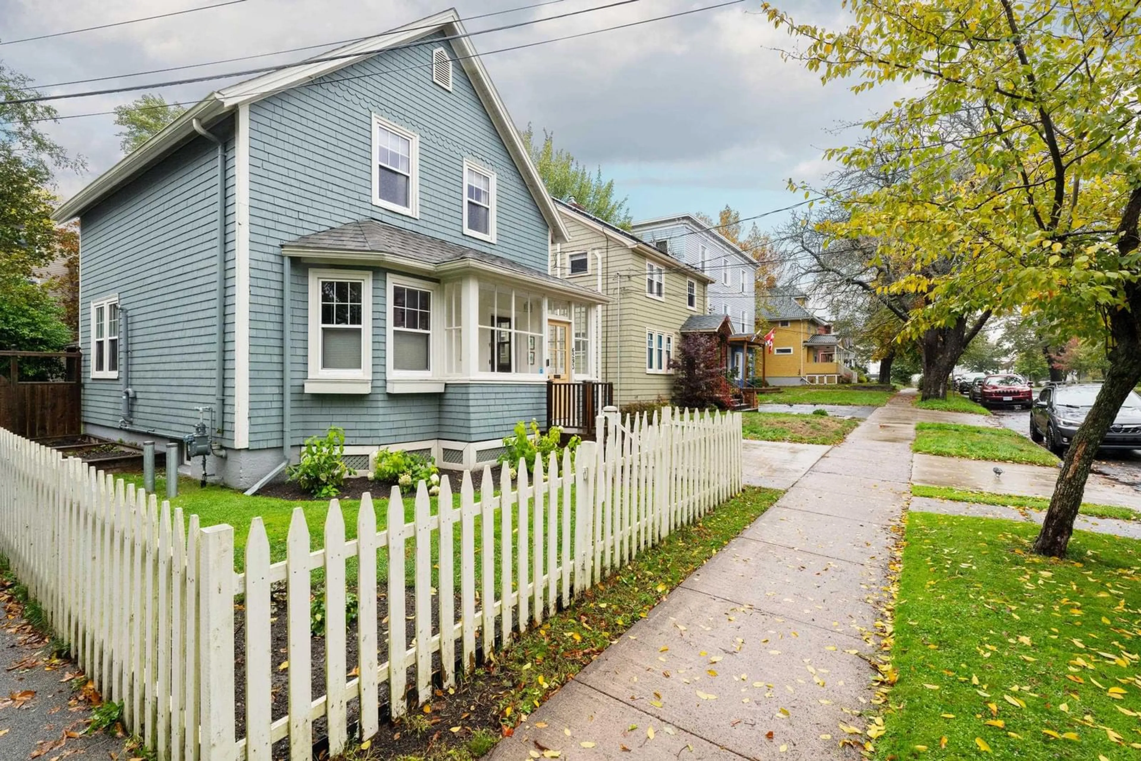 Home with vinyl exterior material, street for 6293 Edinburgh St, Halifax Peninsula Nova Scotia B3L 1W1