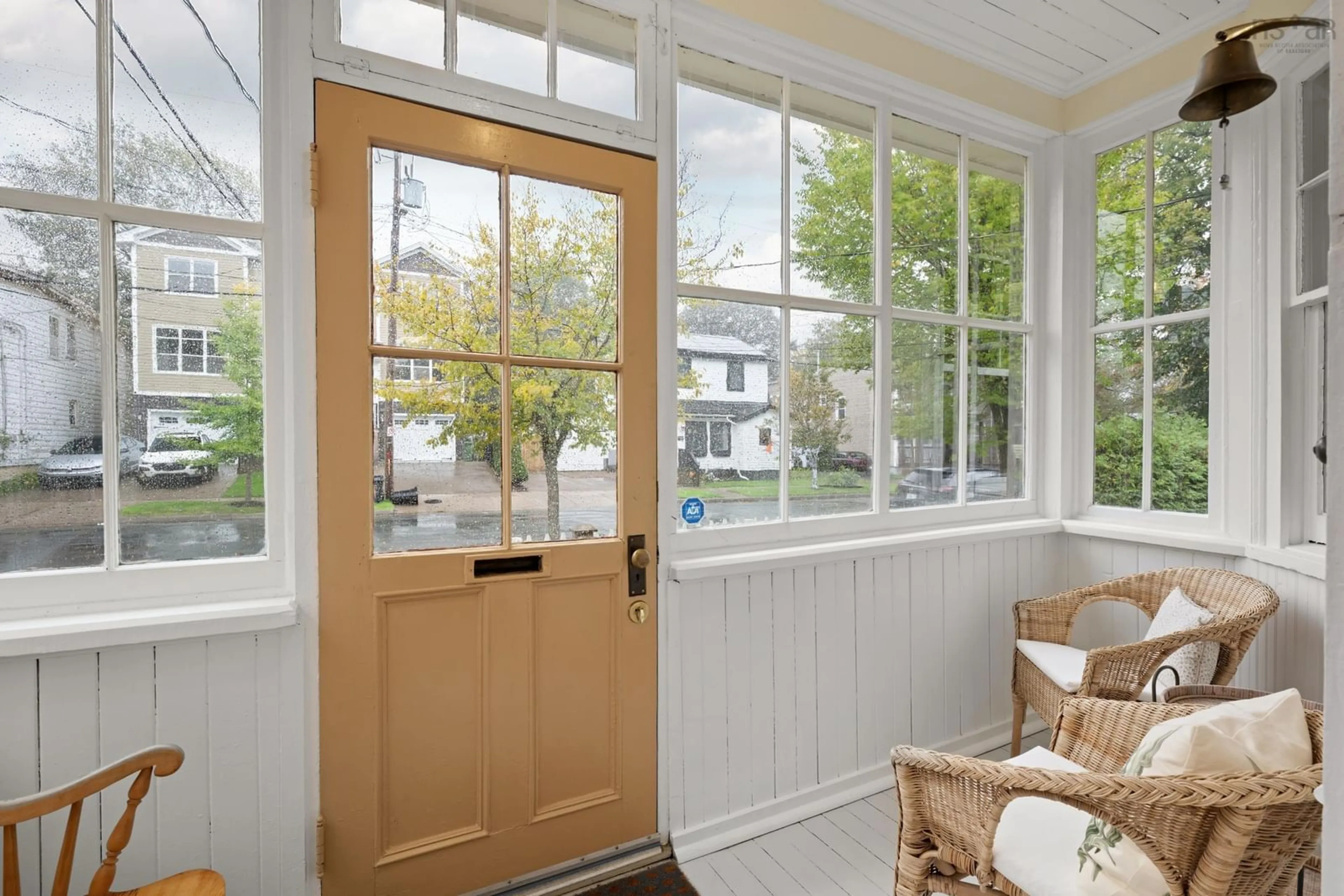 Indoor entryway for 6293 Edinburgh St, Halifax Peninsula Nova Scotia B3L 1W1