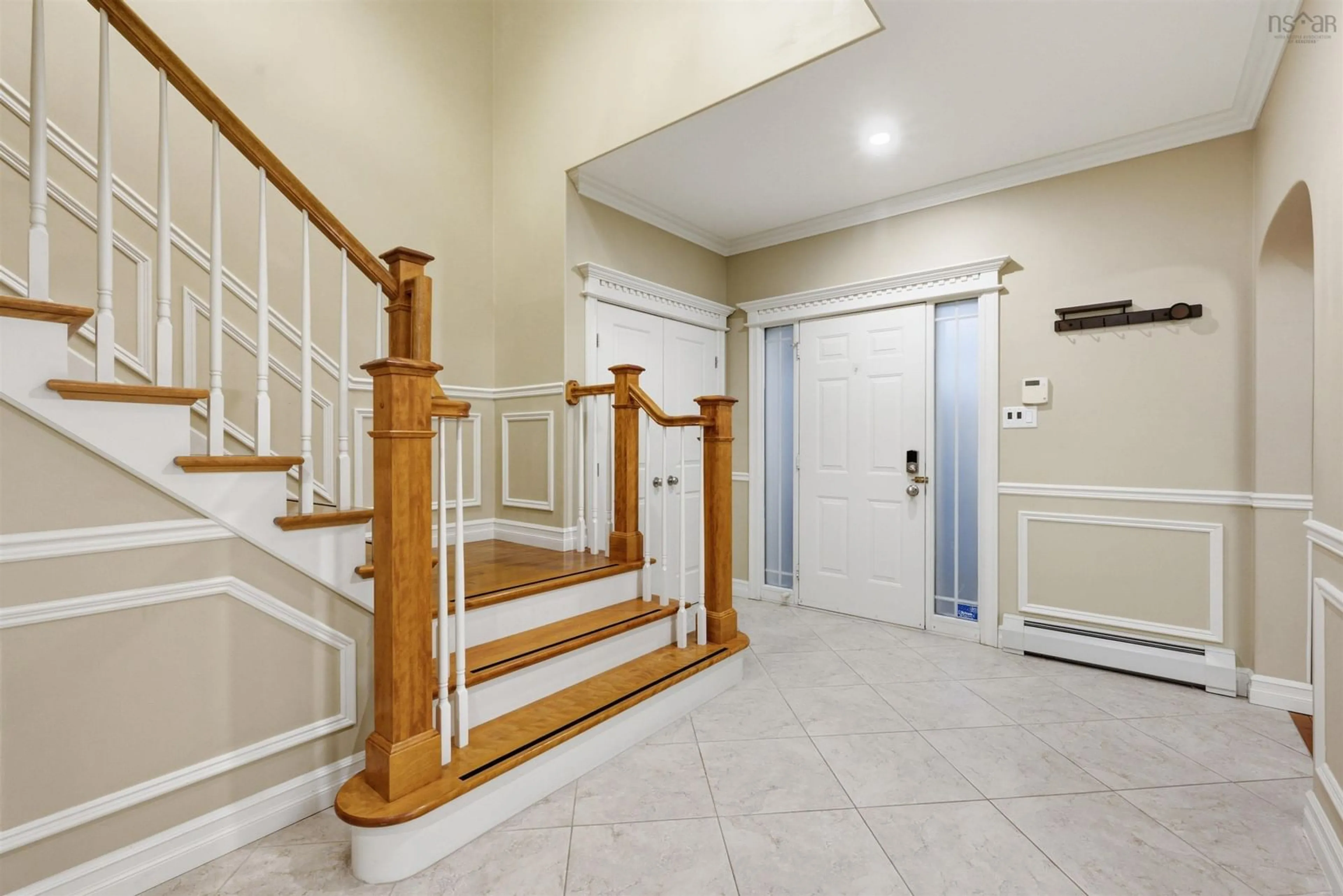 Indoor foyer for 26 Ravines Dr, Bedford Nova Scotia B4A 4L6