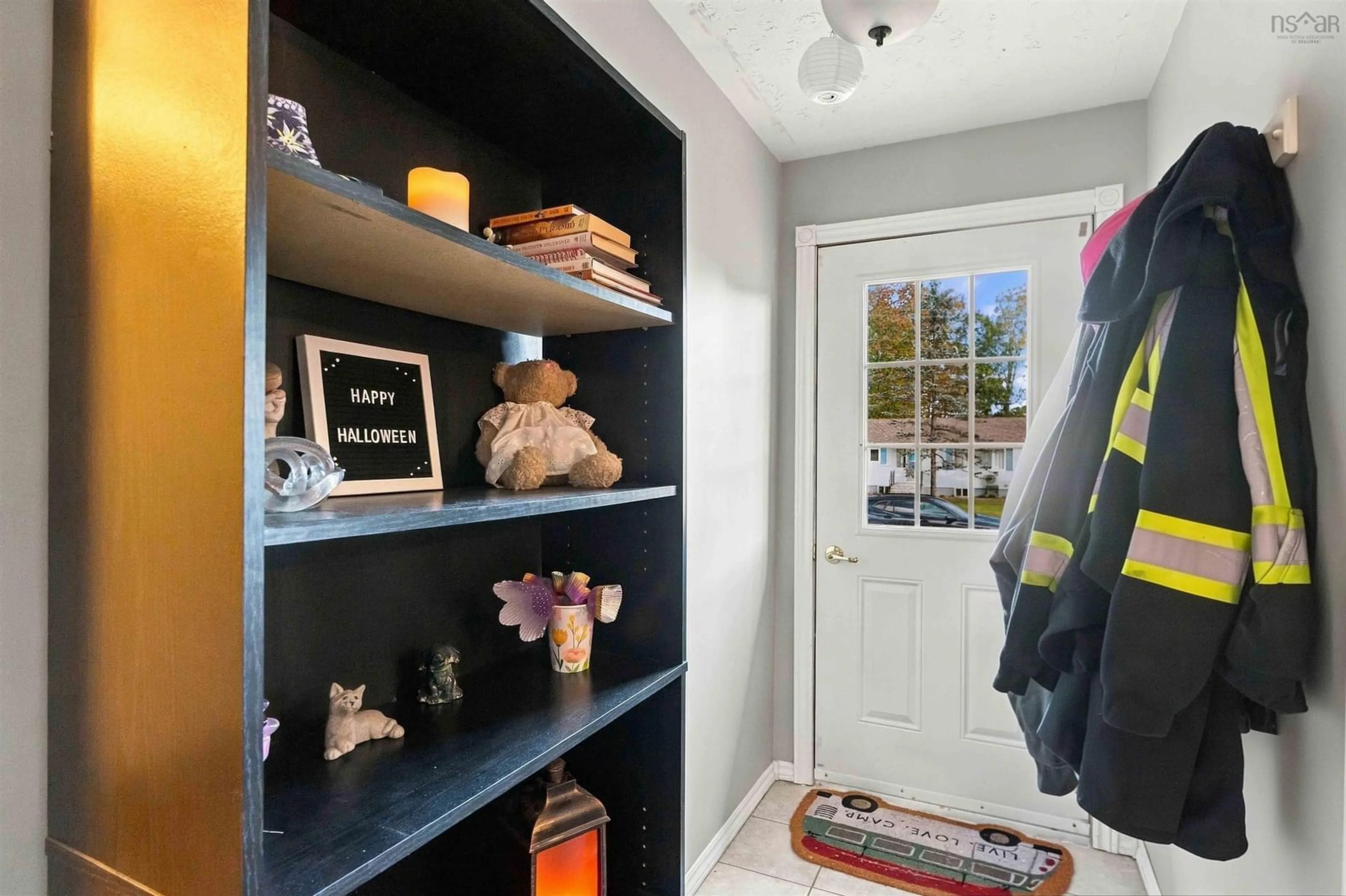 Indoor entryway for 1130 Aalders Ave, New Minas Nova Scotia B4N 3H5