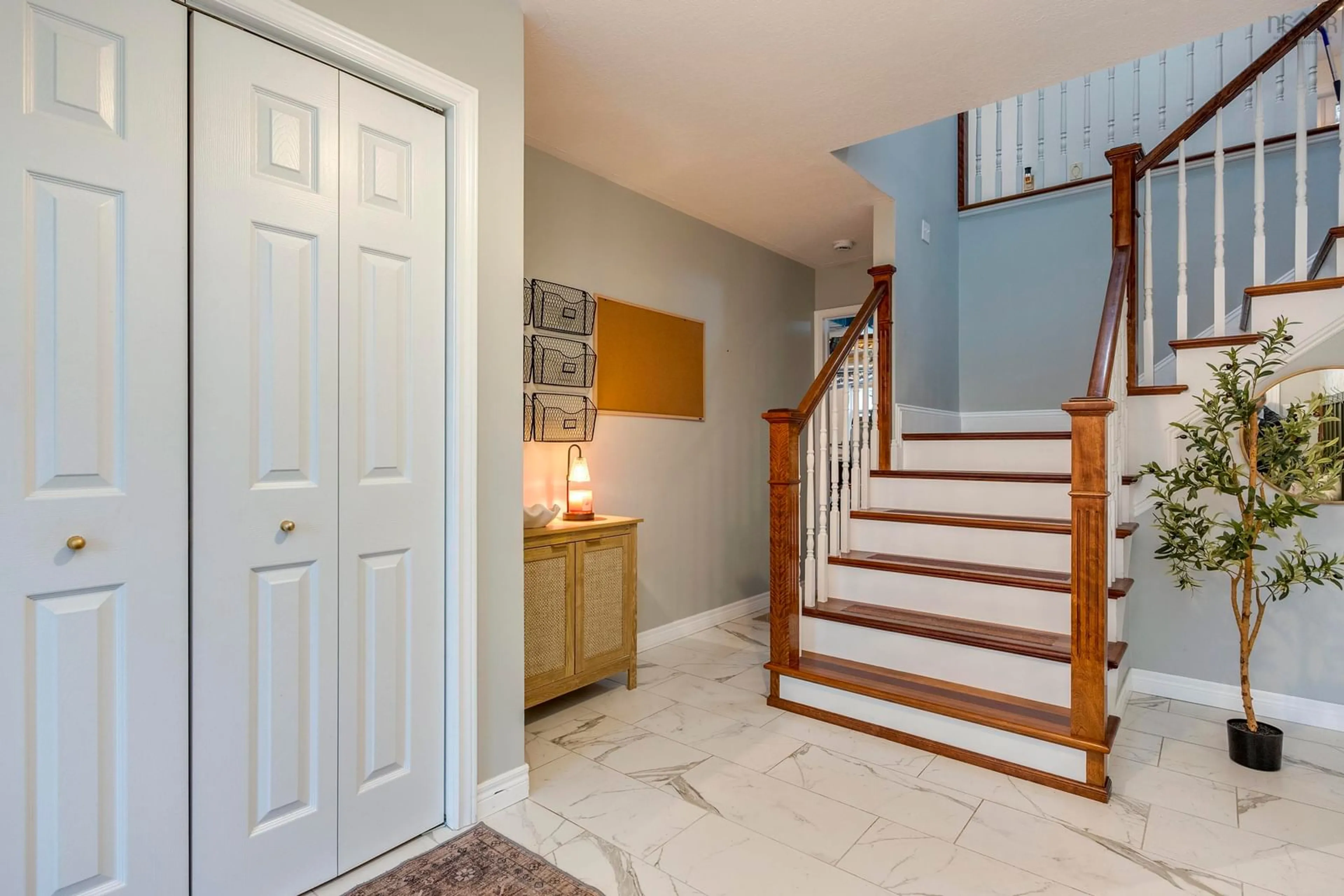 Indoor entryway for 55 Dahlgren Cres, North Kingston Nova Scotia B0P 1R0