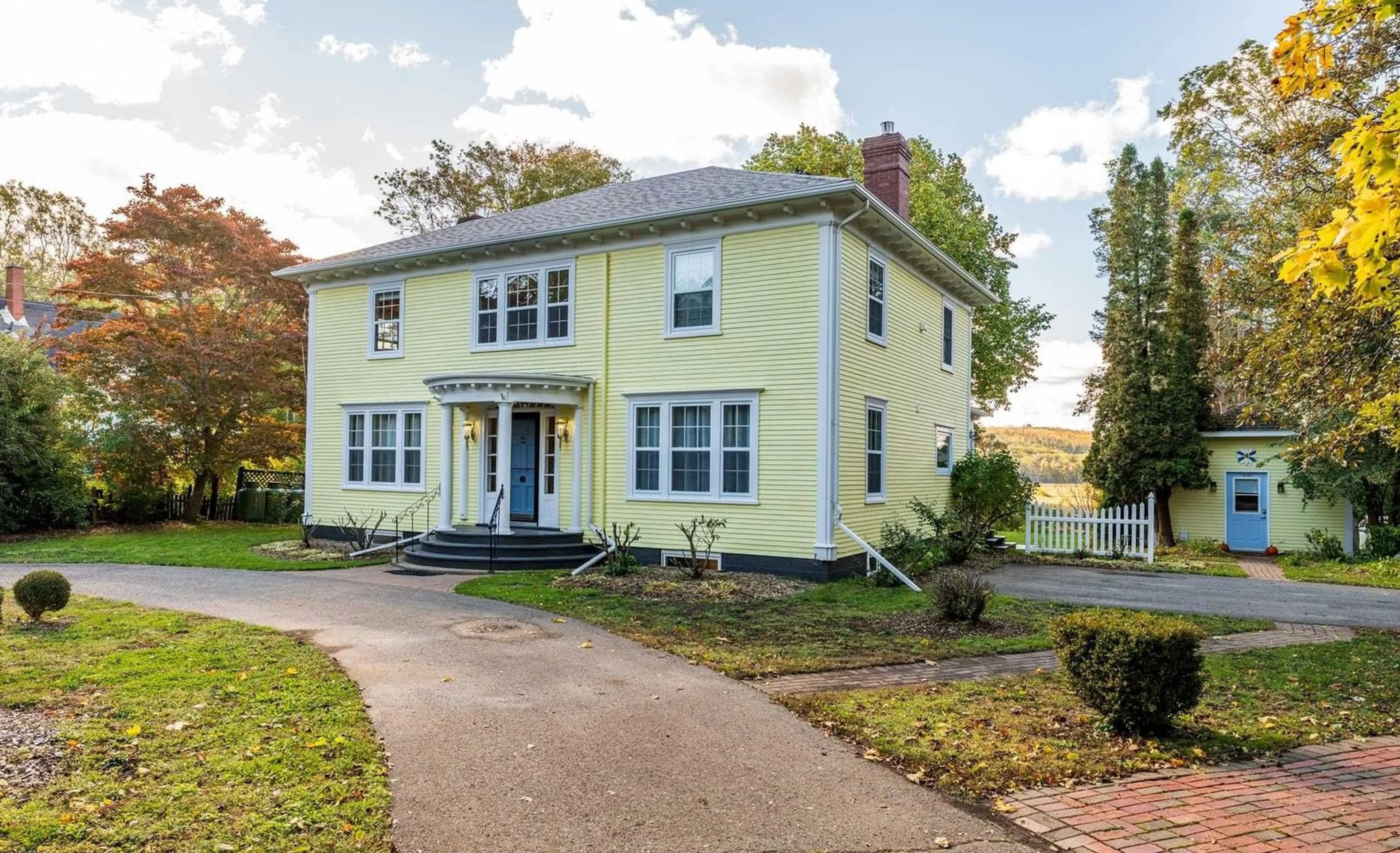 Home with vinyl exterior material, street for 683 St George St, Annapolis Royal Nova Scotia B0S 1A0