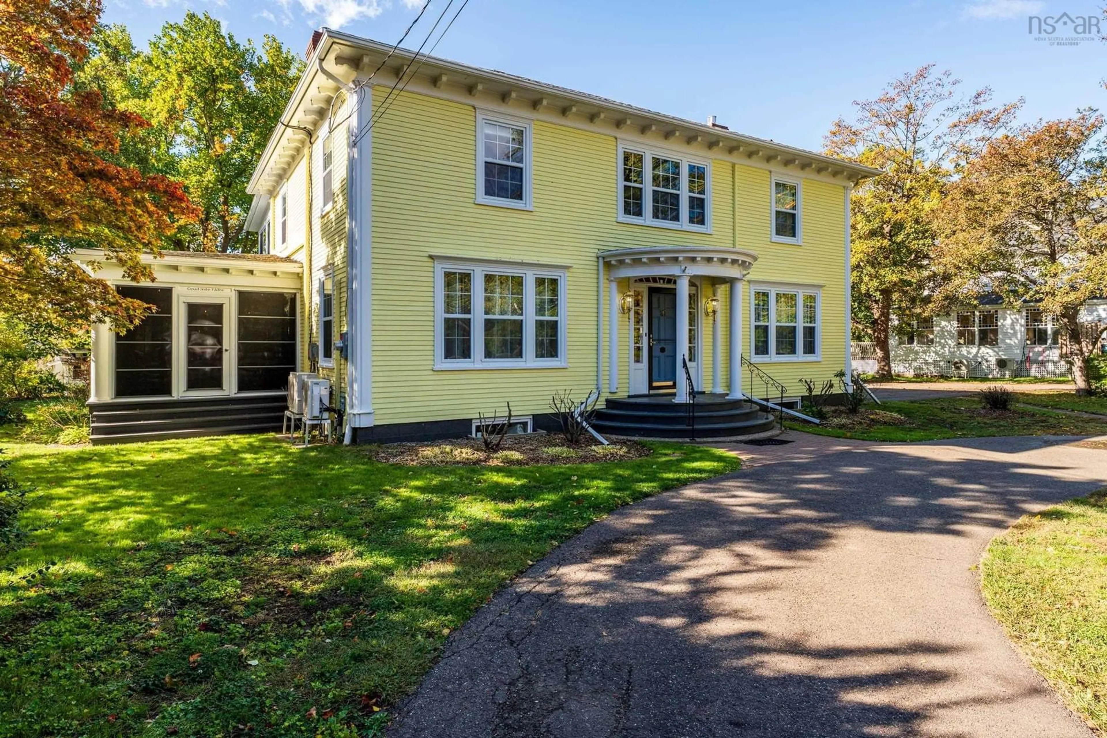 Home with vinyl exterior material, street for 683 St George St, Annapolis Royal Nova Scotia B0S 1A0