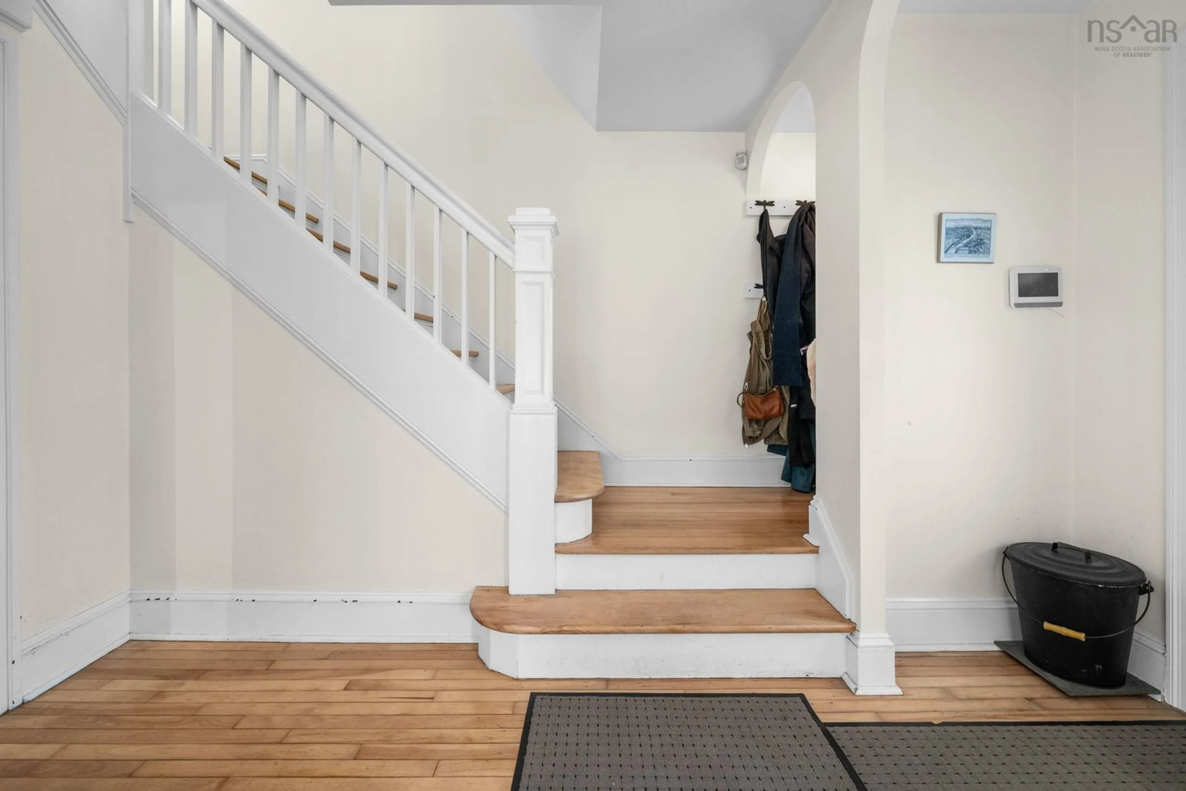 Unknown for 6869 Quinpool Rd, Halifax Nova Scotia B3L 1C5