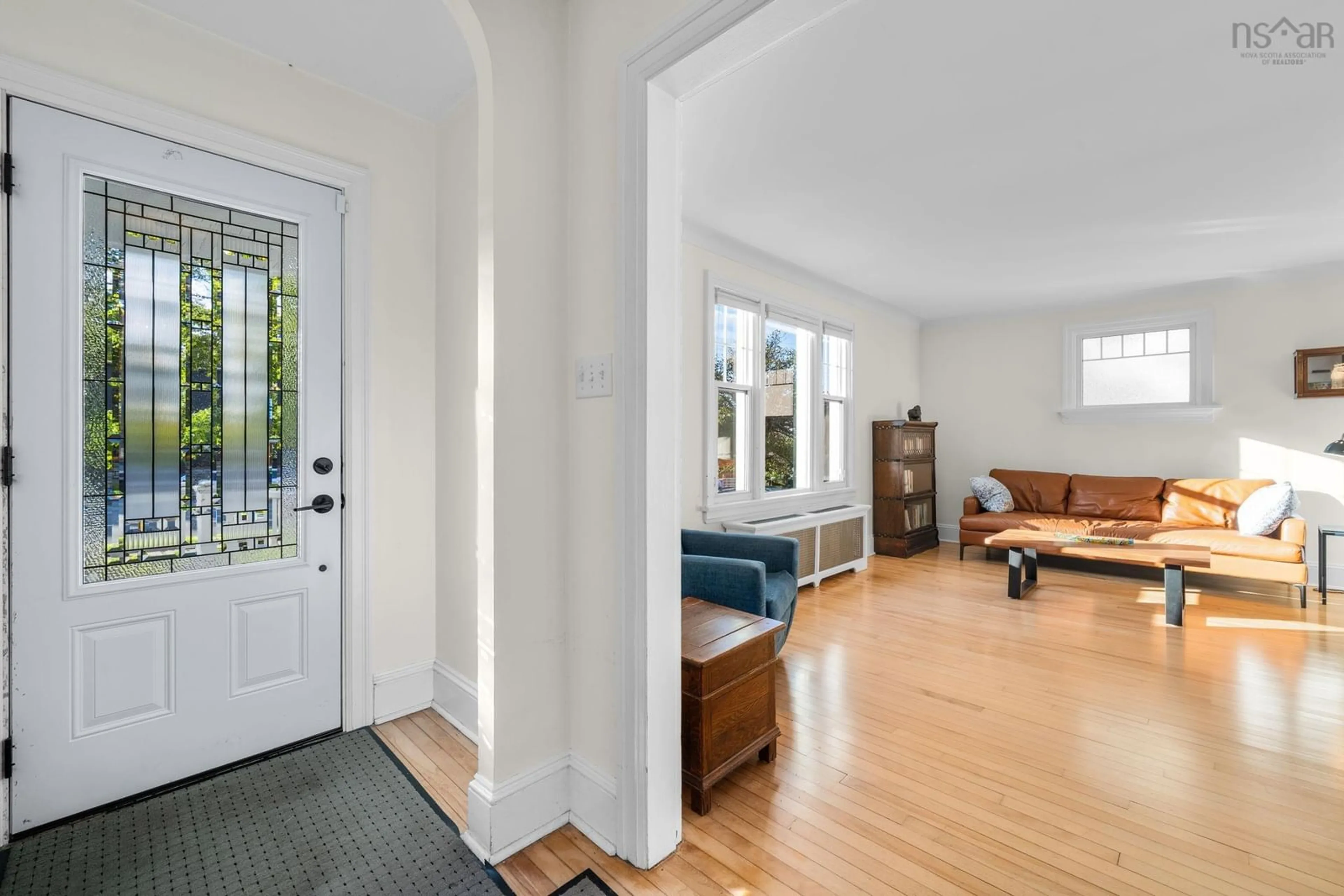 Indoor entryway for 6869 Quinpool Rd, Halifax Nova Scotia B3L 1C5