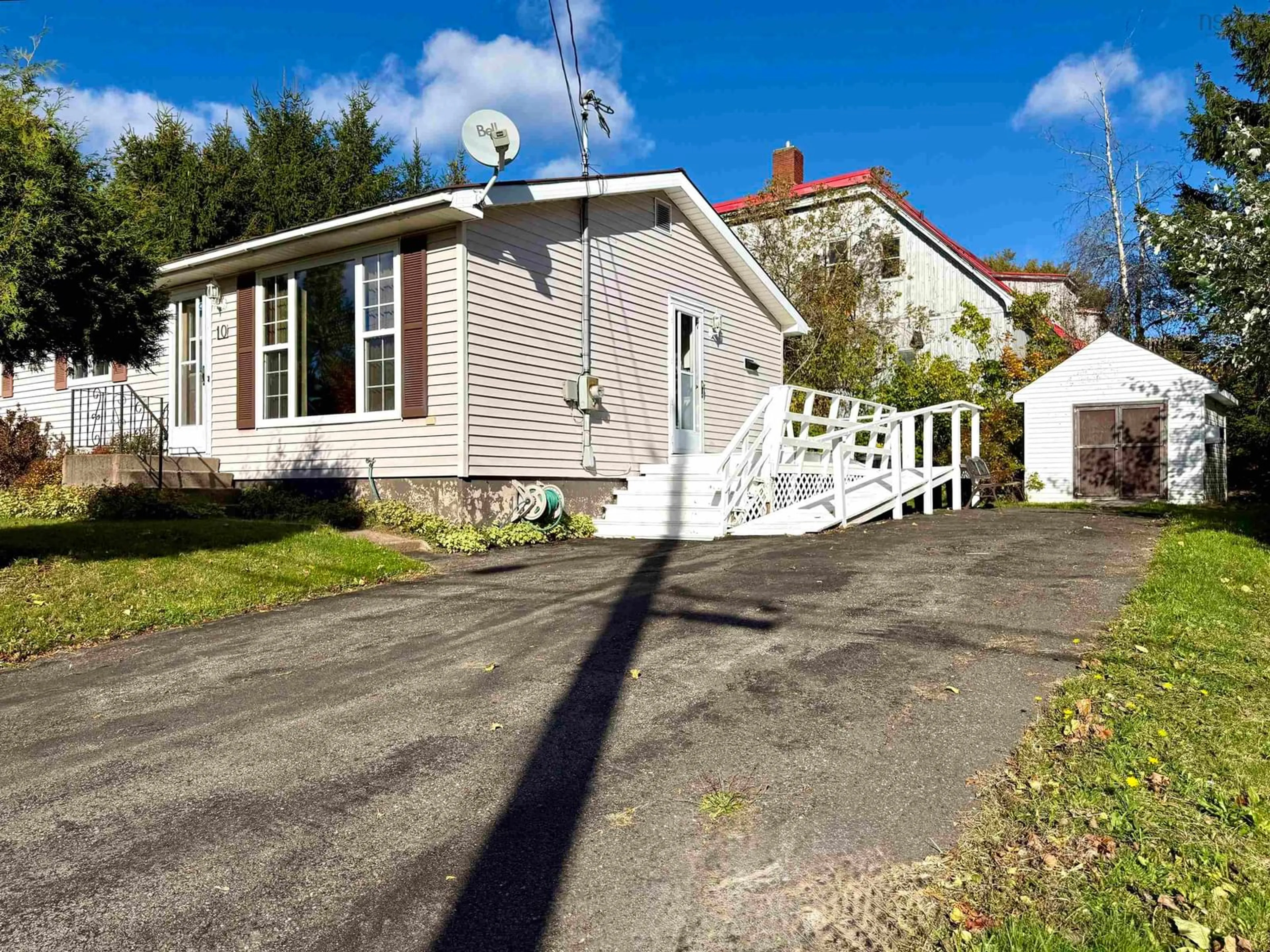 Unknown for 10 Chapel St, Springhill Nova Scotia B0M 1X0