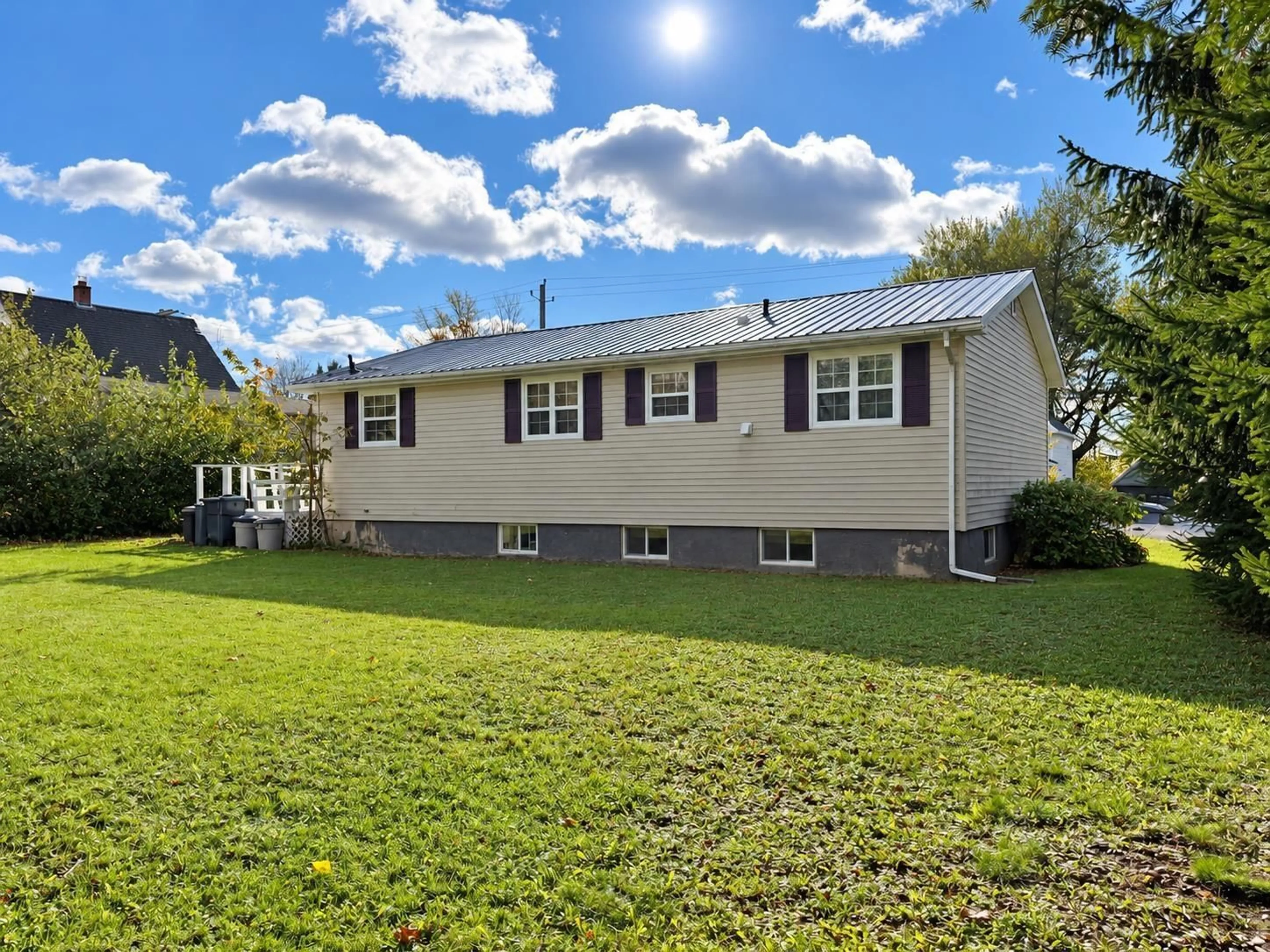 Home with vinyl exterior material, street for 10 Chapel St, Springhill Nova Scotia B0M 1X0