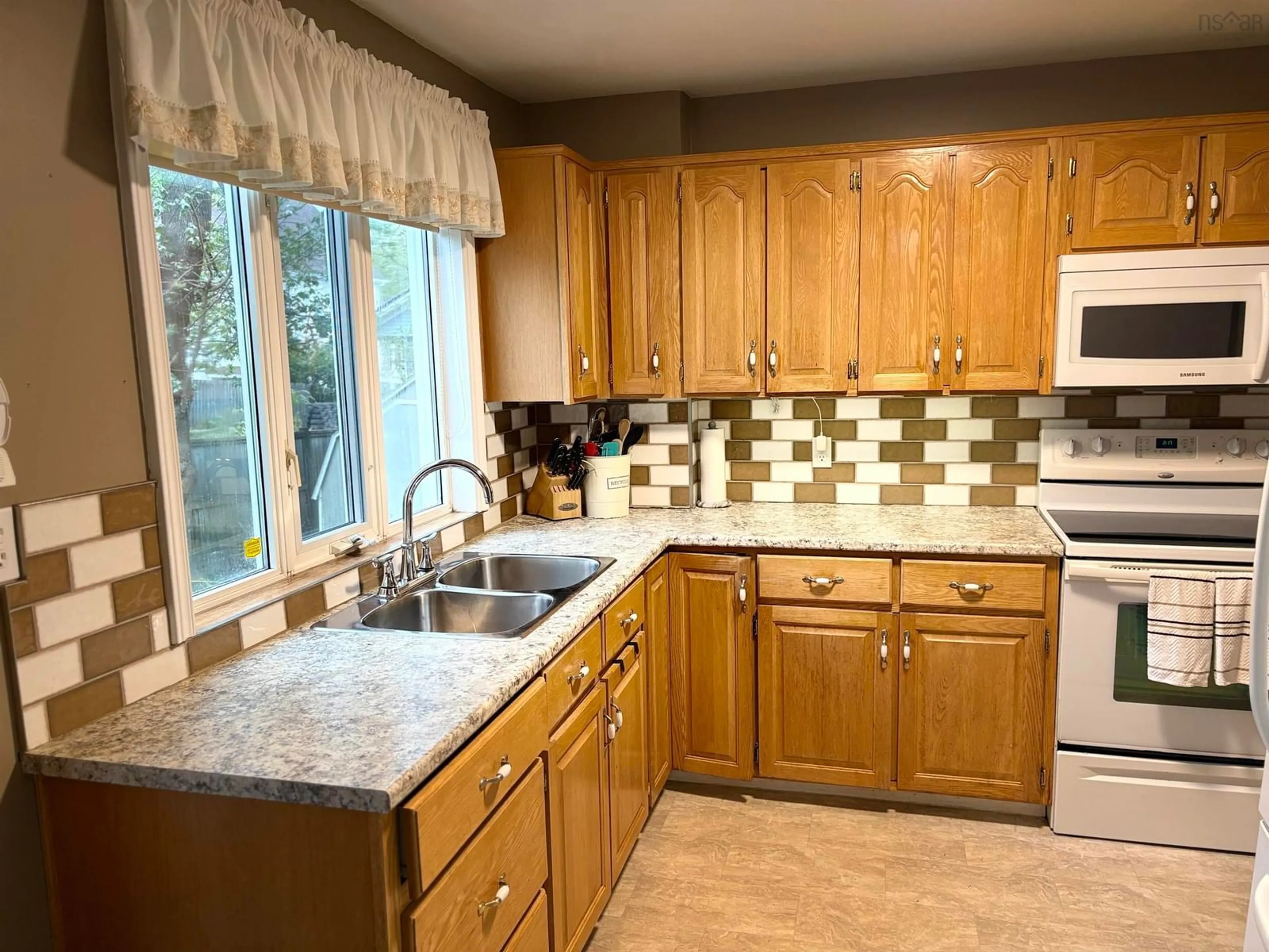 Standard kitchen, unknown for 23 Milton St, Sydney Nova Scotia B1P 4L6