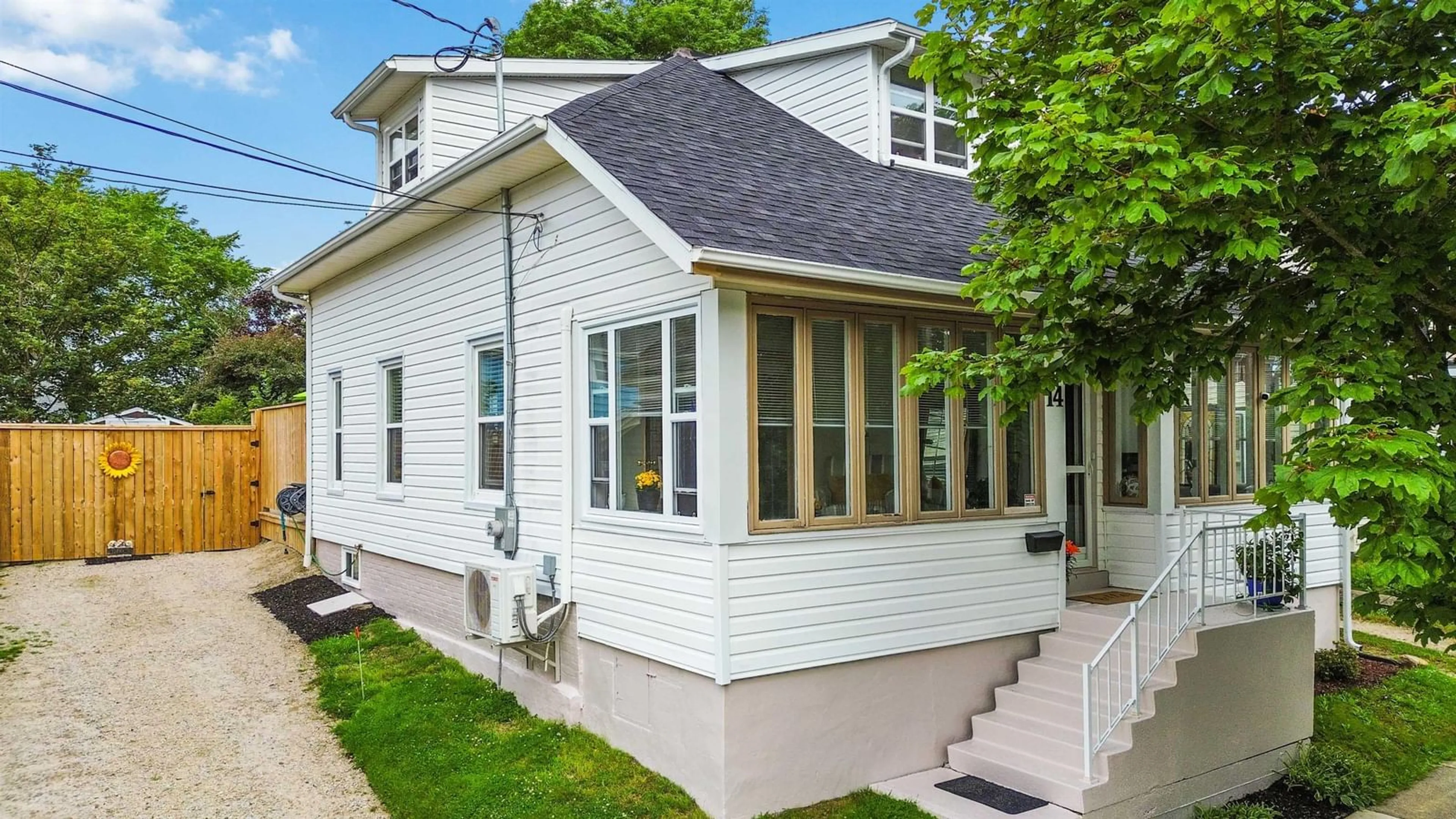 Home with vinyl exterior material, street for 14 Ryerson Crt, Yarmouth Nova Scotia B5A 1V6
