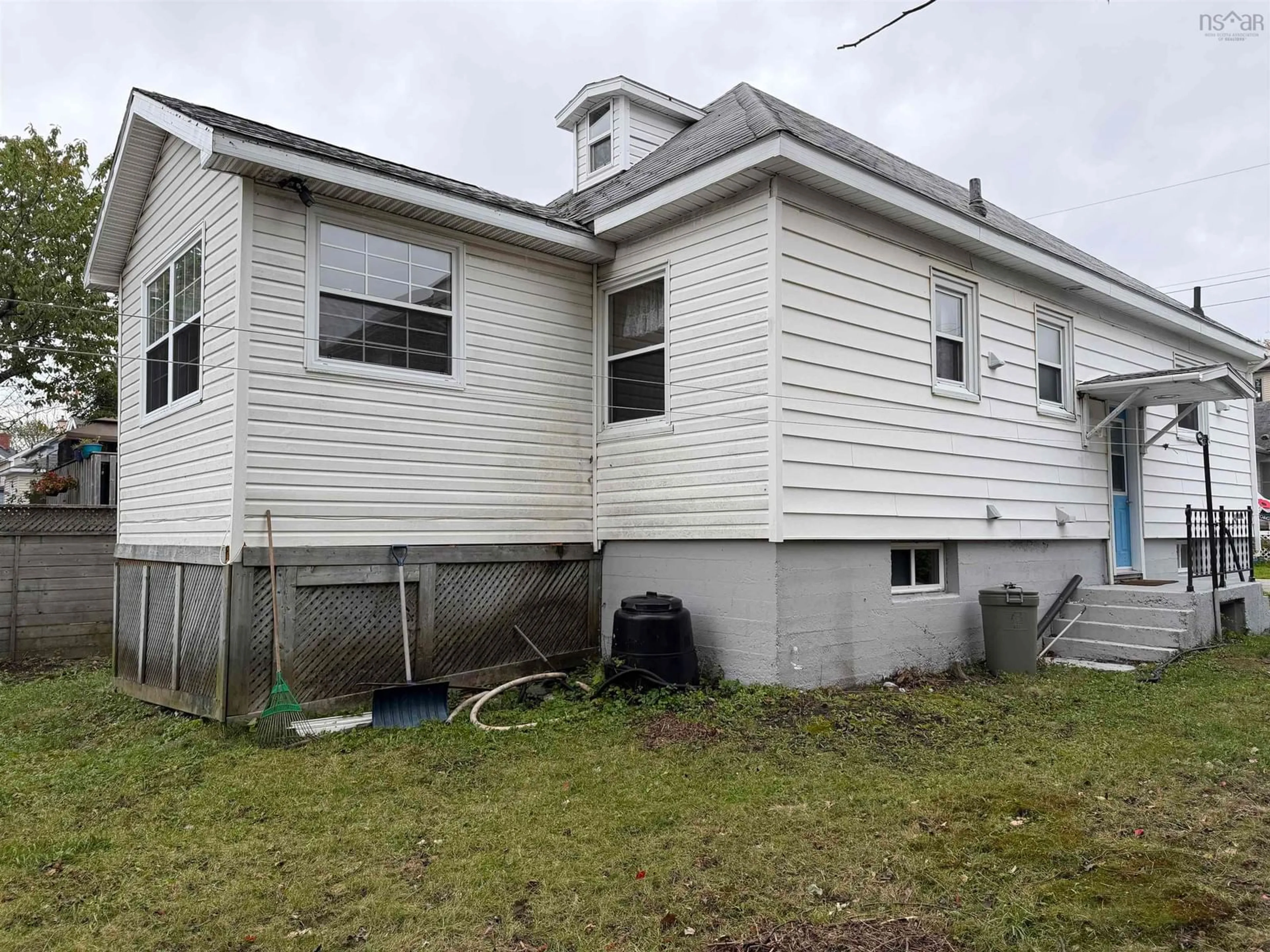 Home with vinyl exterior material, building for 208 Dillon St, Sydney Nova Scotia B1P 5C2