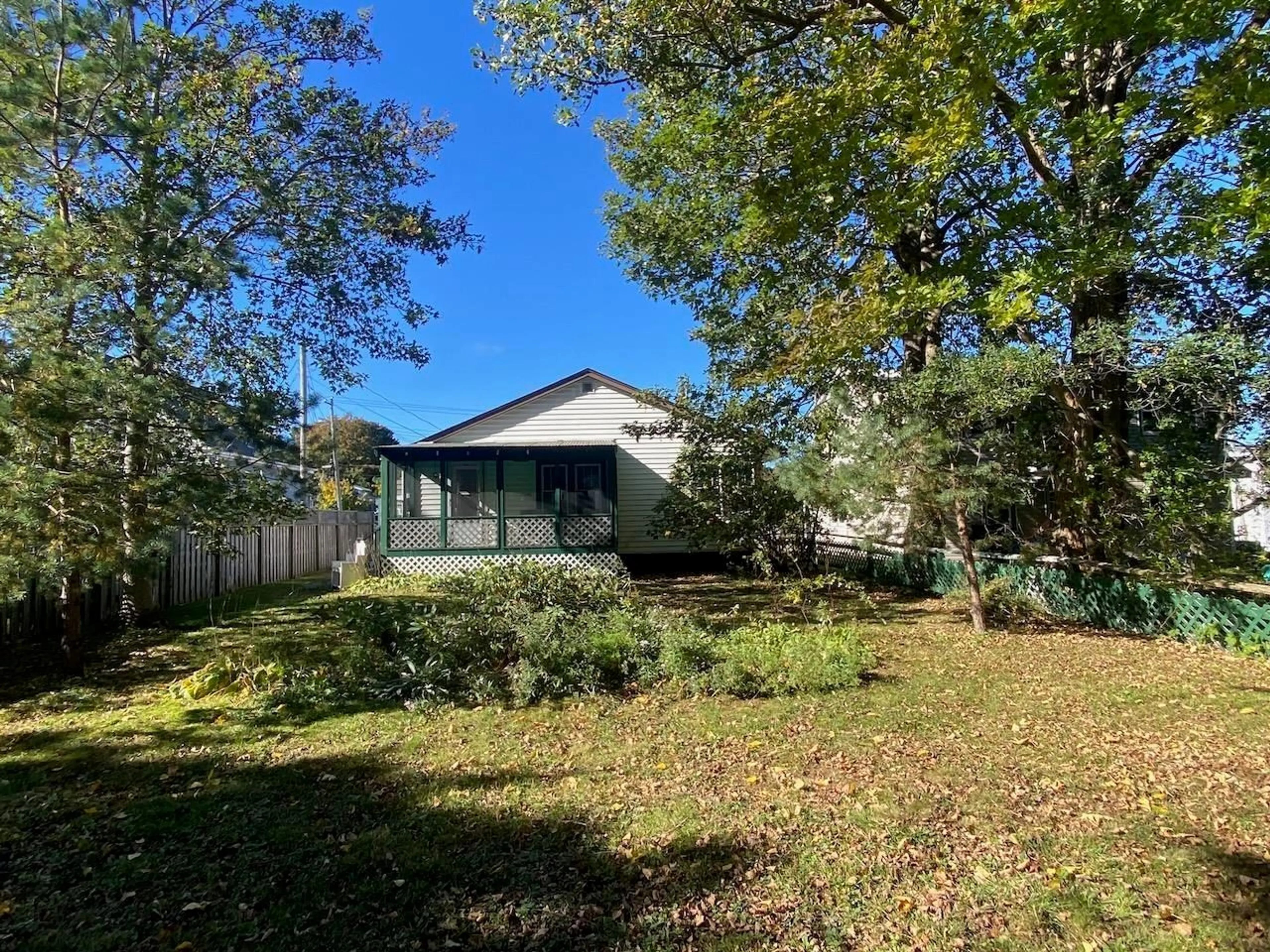 A pic from outside/outdoor area/front of a property/back of a property/a pic from drone, unknown for 24 Birch St, Digby Nova Scotia B0V 1A0