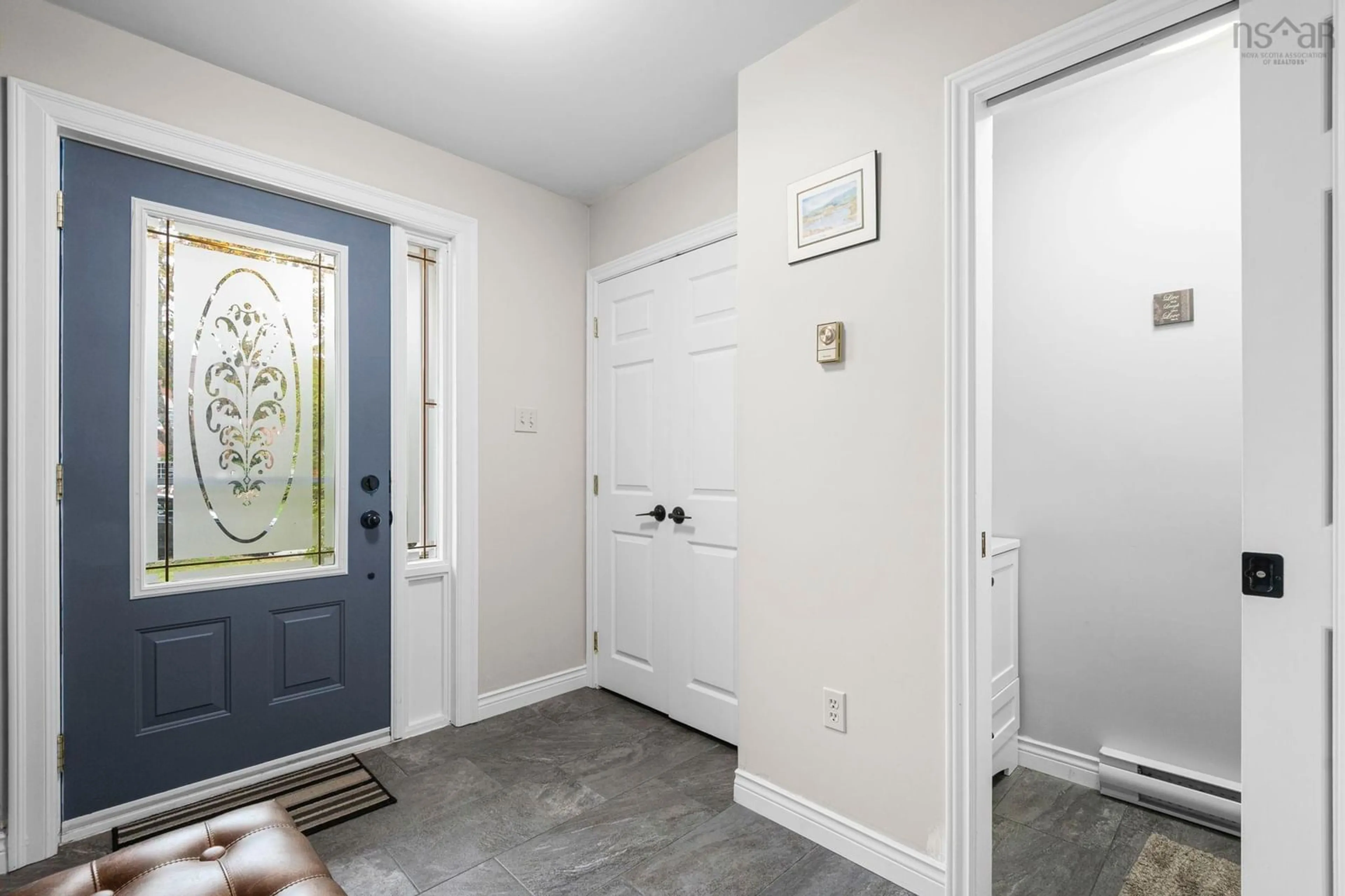 Indoor entryway for 34 Trailwood Place, Halifax Nova Scotia B3M 3Y1