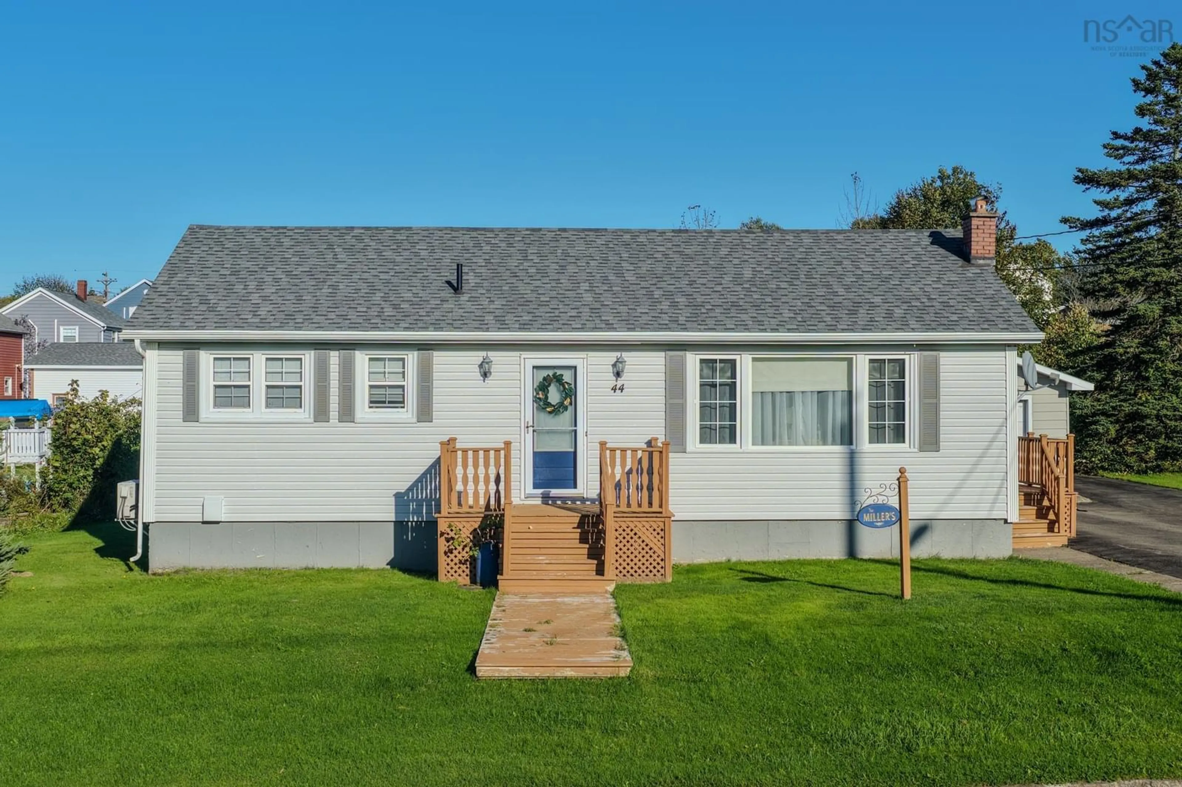 Home with vinyl exterior material, unknown for 44 Manse St, Sydney Nova Scotia B1N 1C7