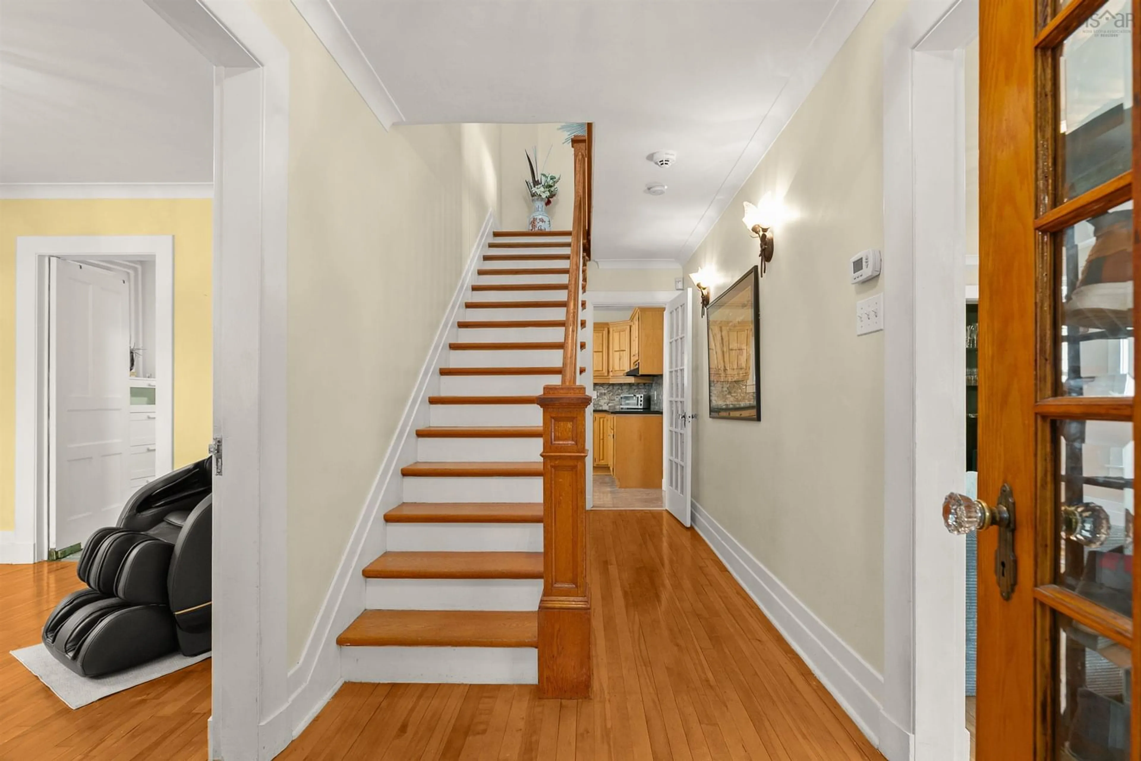 Indoor foyer for 949 Mclean St, Halifax Nova Scotia B3H 2V2