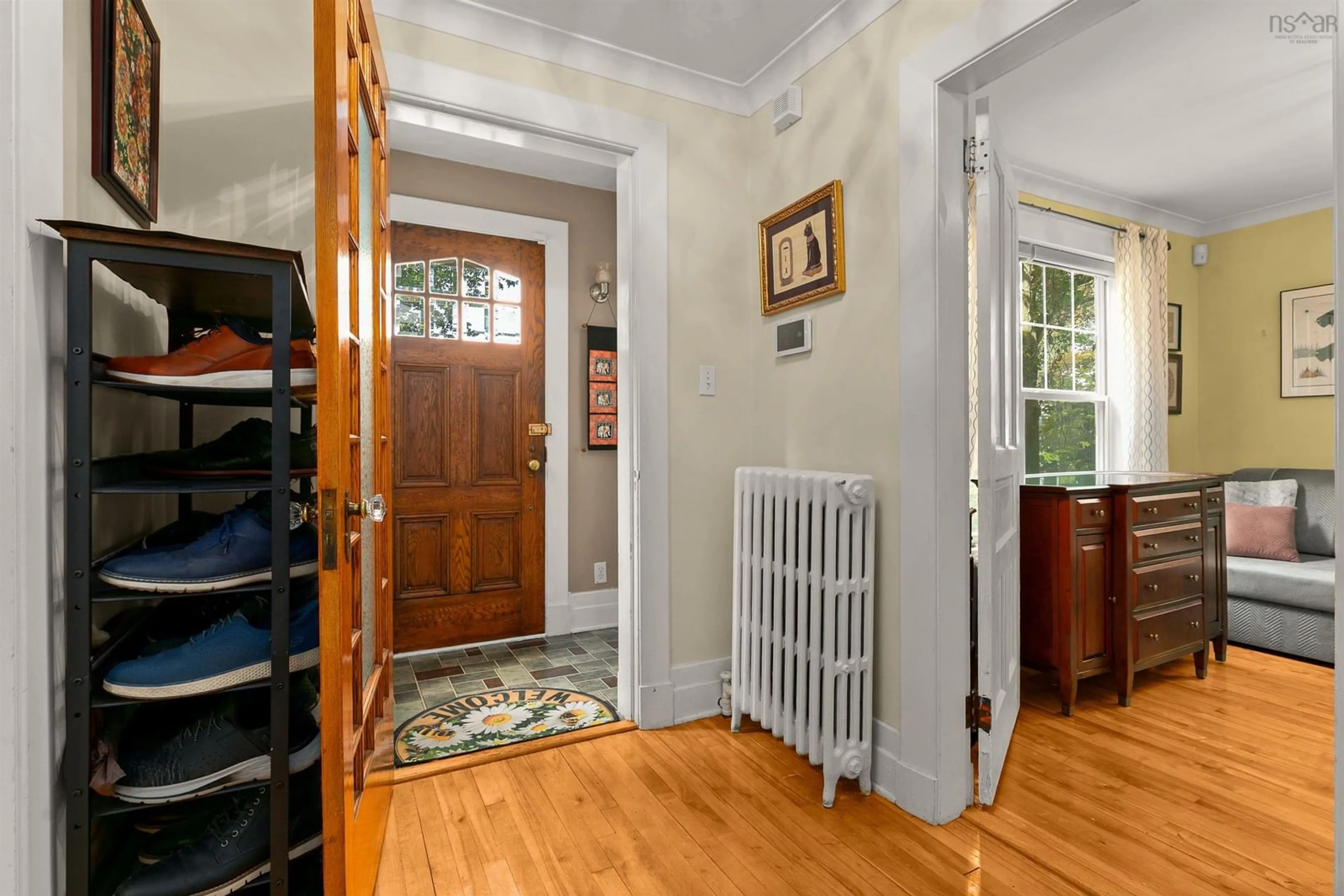 Indoor entryway for 949 Mclean St, Halifax Nova Scotia B3H 2V2