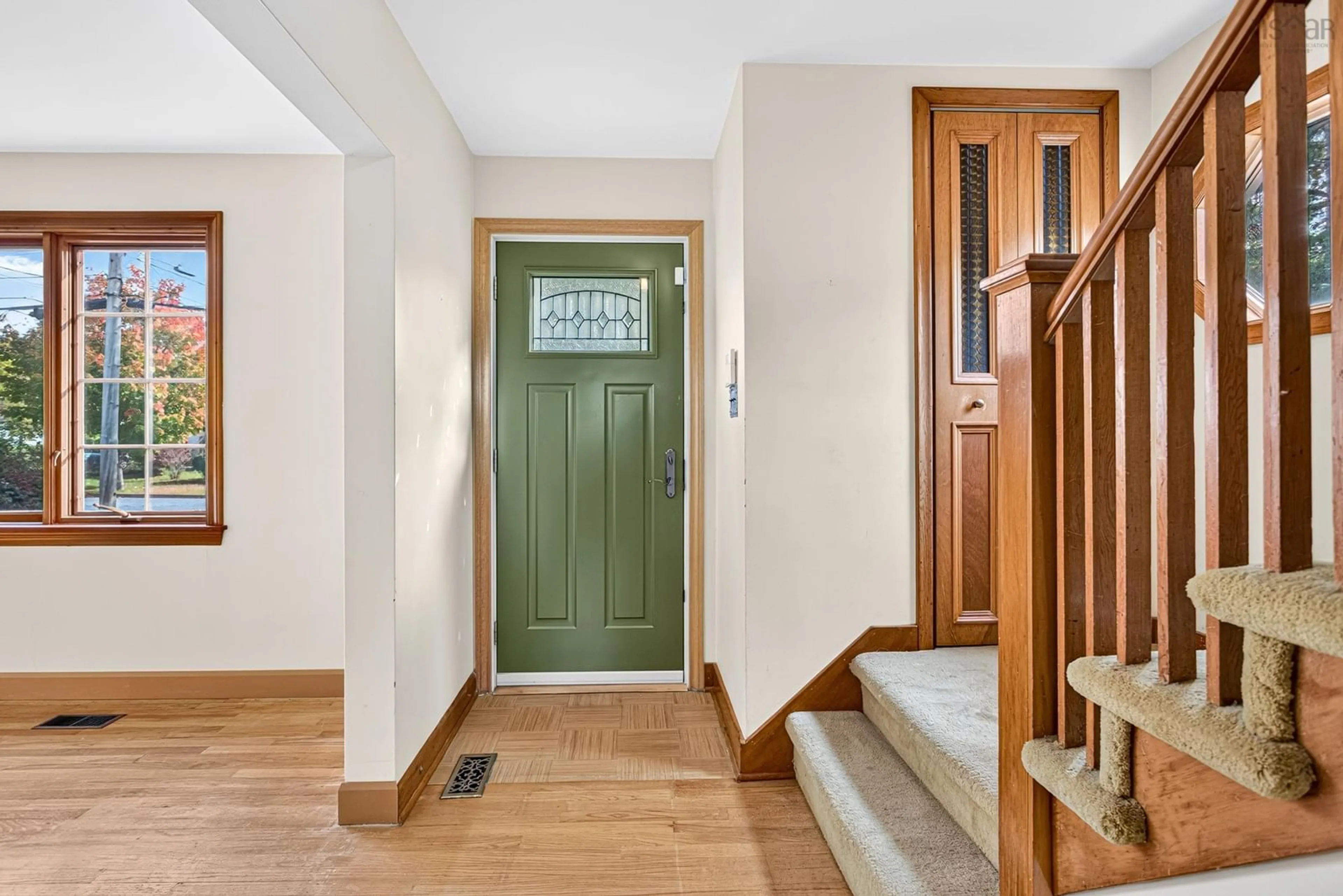 Indoor entryway for 37 Lawson Ave, Dartmouth Nova Scotia B2W 2Z2