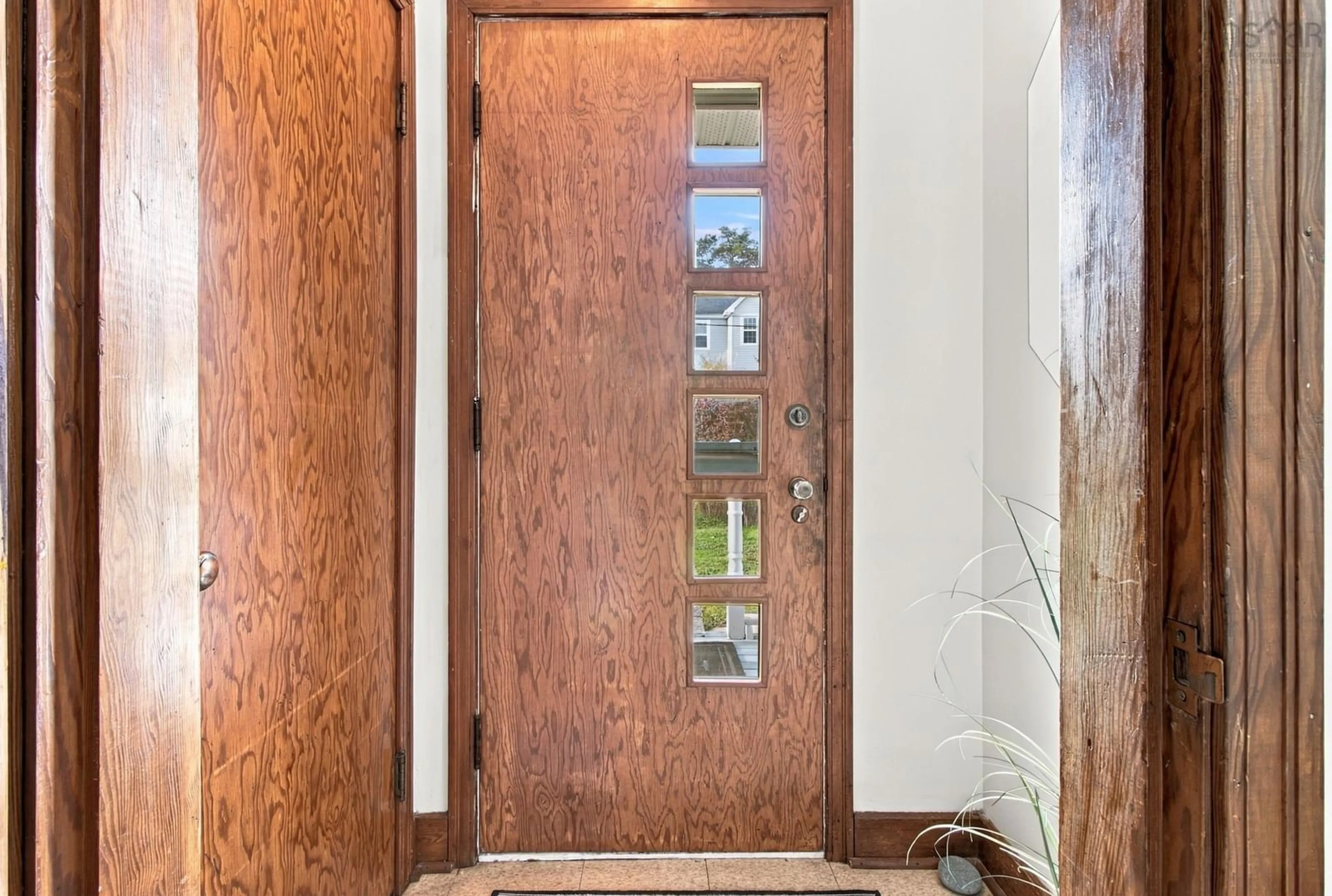 Indoor entryway for 8 Rodney Rd, Dartmouth Nova Scotia B2Y 3V4