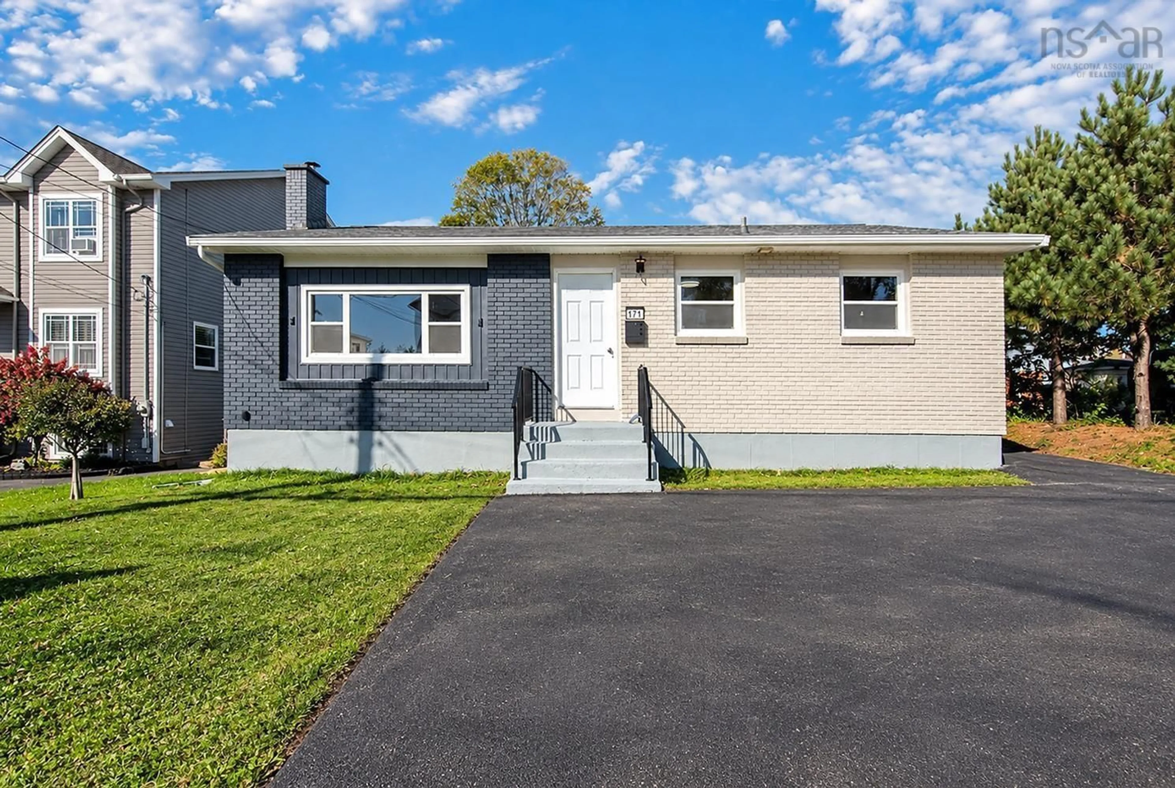 Home with vinyl exterior material, street for 171 Renfrew St, Dartmouth Nova Scotia B2Y 2M4