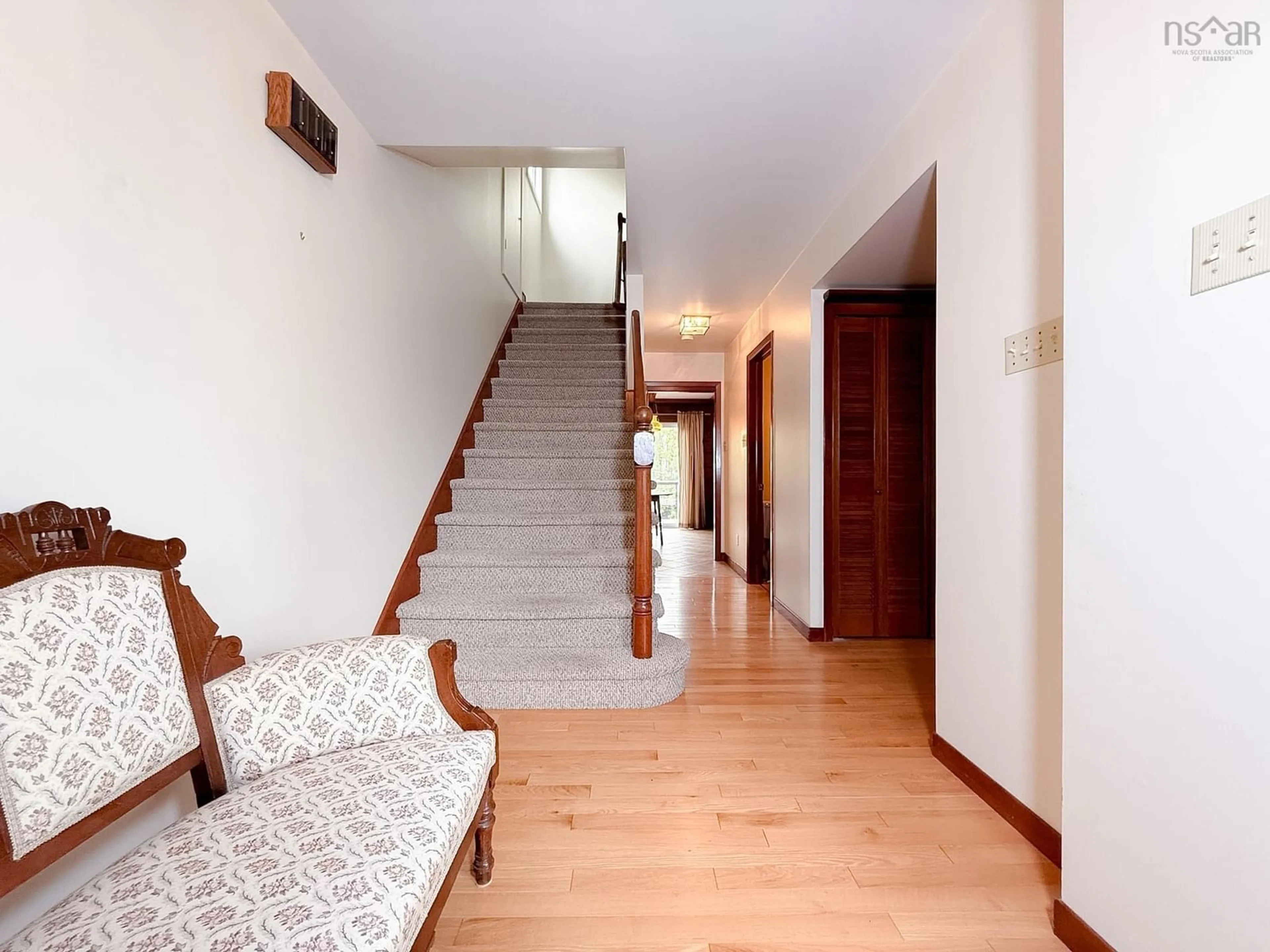 Indoor foyer for 15 Lynnbrook Dr, Westmount Nova Scotia B1R 1R2