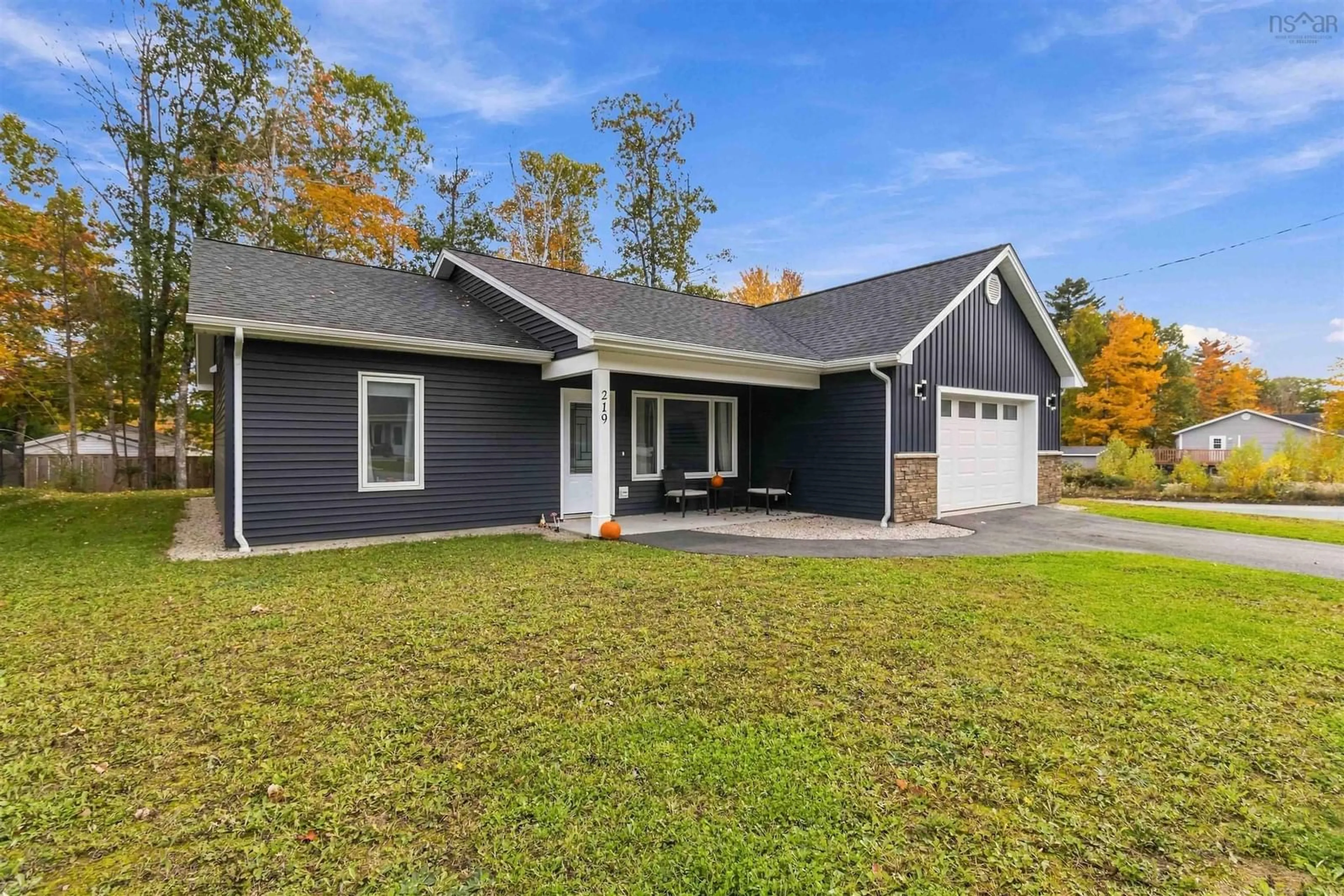 Home with vinyl exterior material, unknown for 219 Winburn Ave, Bridgewater Nova Scotia B4V 9A4