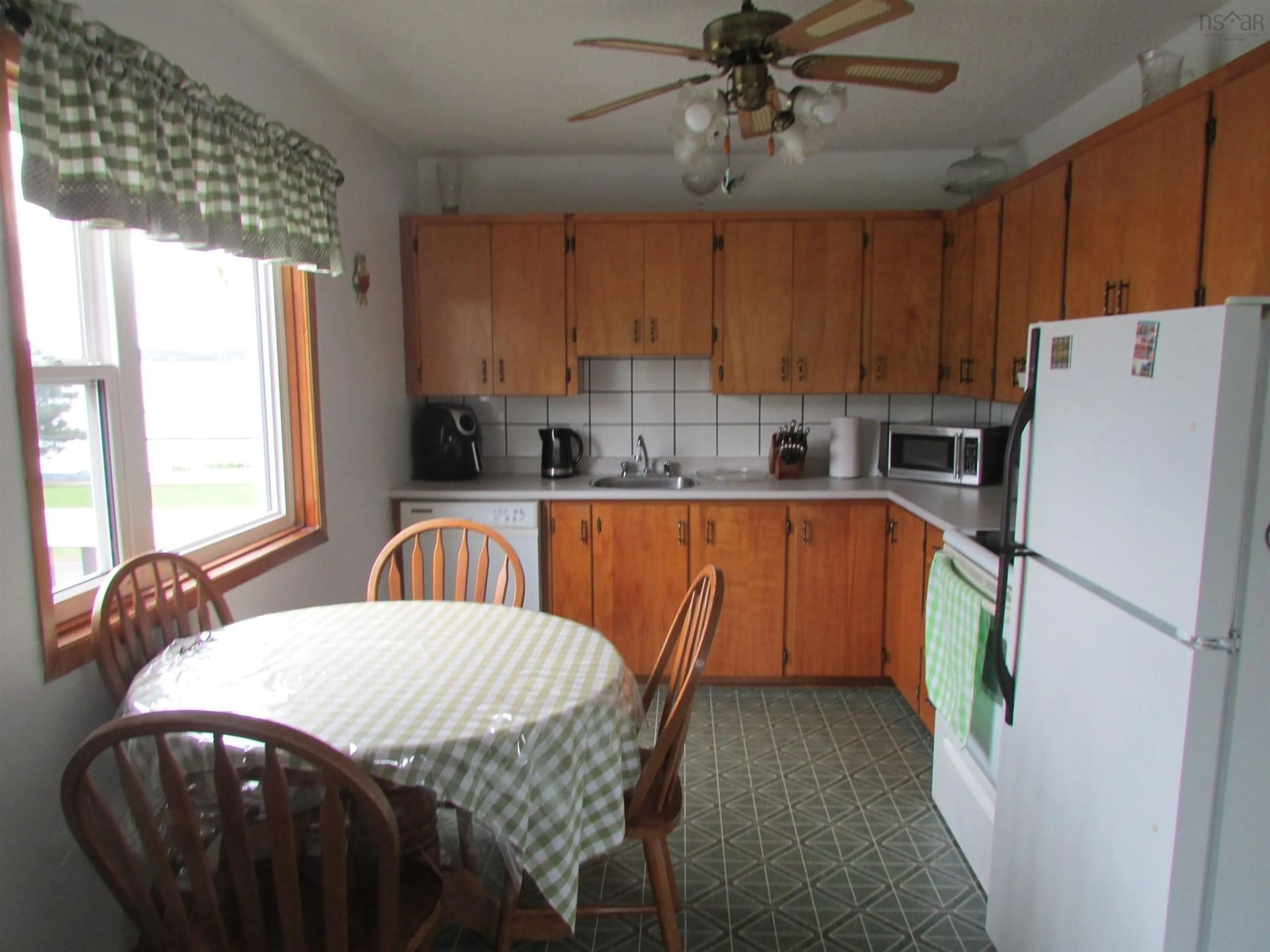 Standard kitchen, unknown for 476 Purves St, North Sydney Nova Scotia B2A 1E3