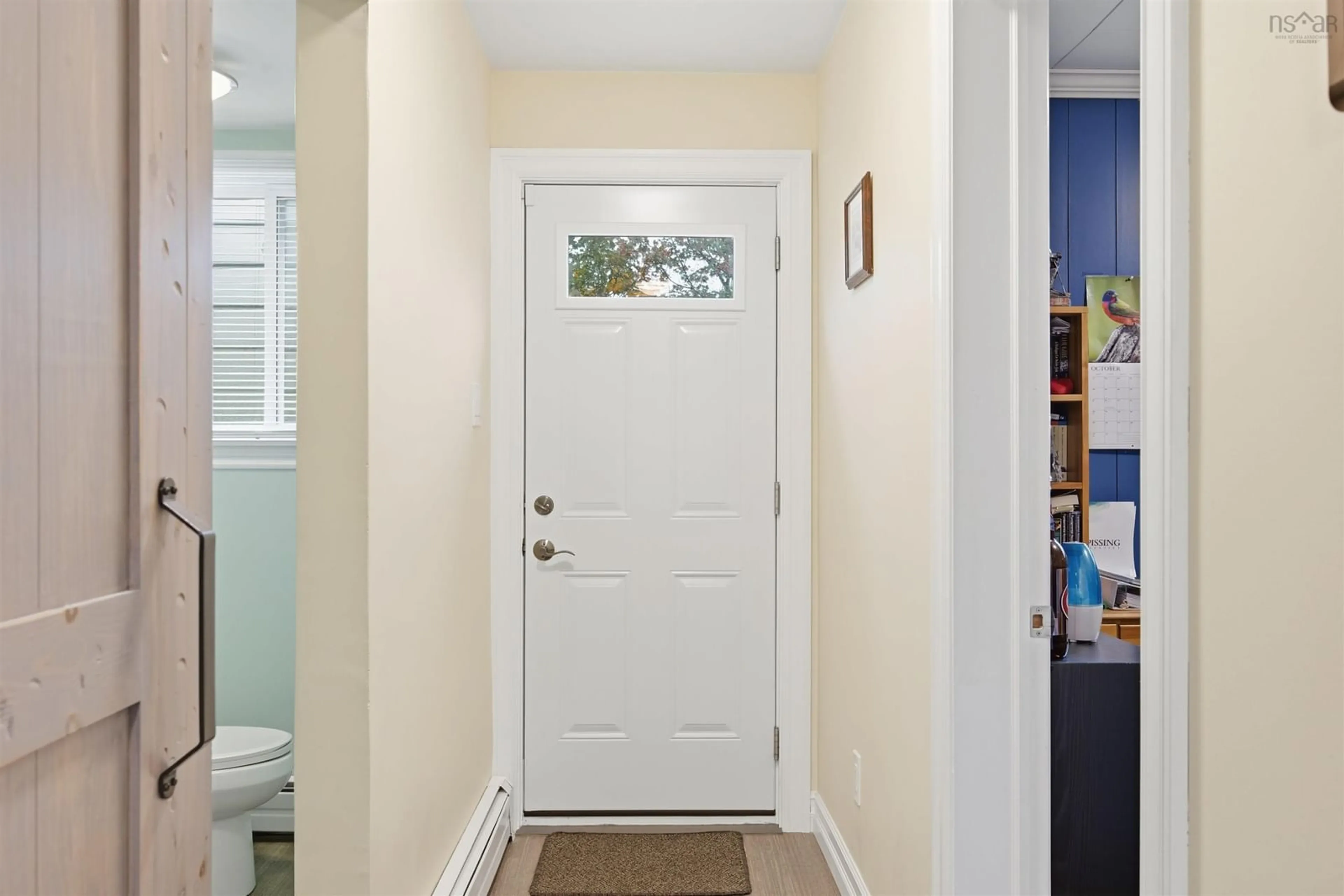 Indoor entryway for 74 Hazelholme Dr, Halifax Nova Scotia B3M 1N5