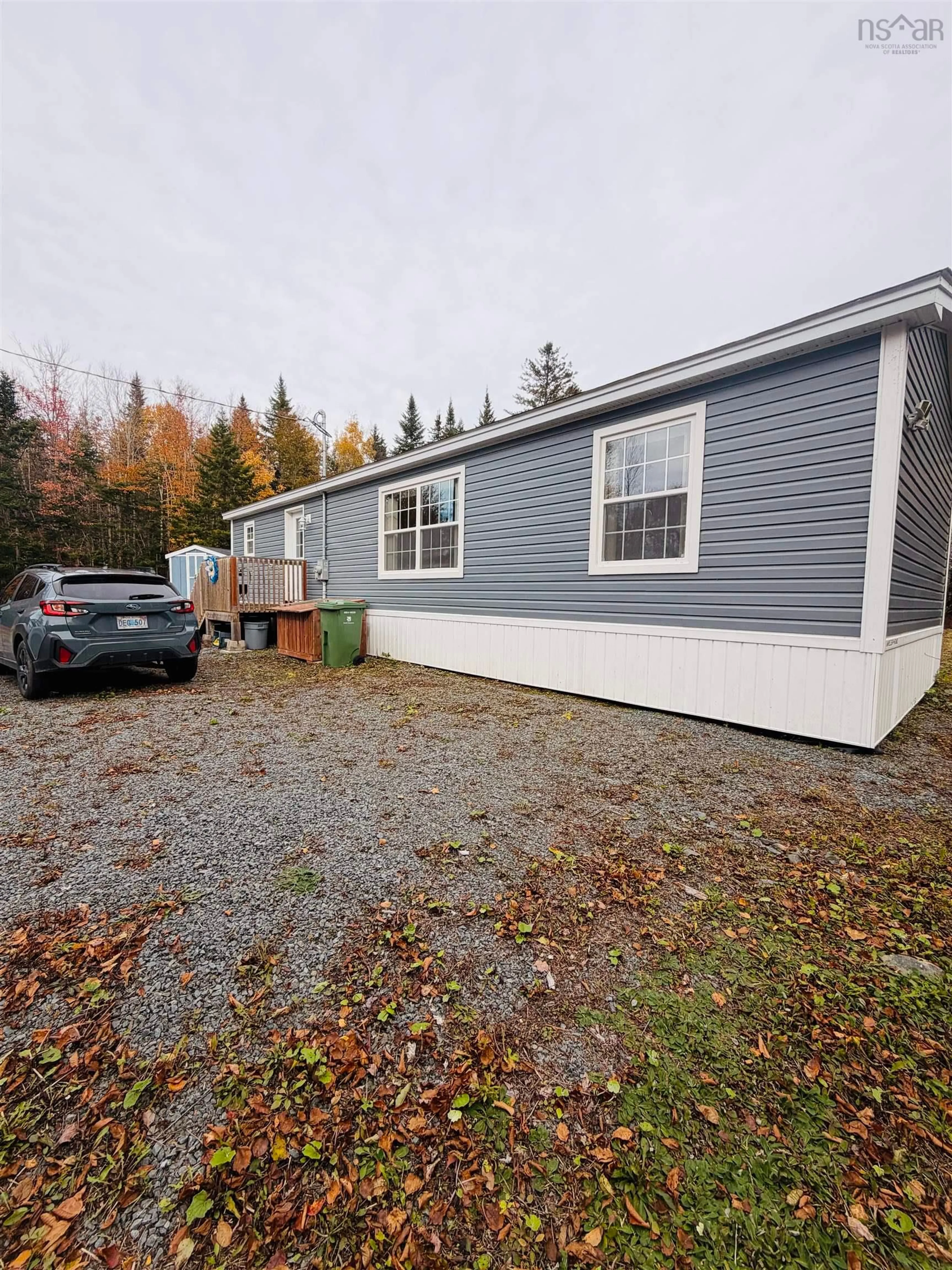 Home with vinyl exterior material, street for 31 Lakefield Dr, Mount Uniacke Nova Scotia B0N 1Z0