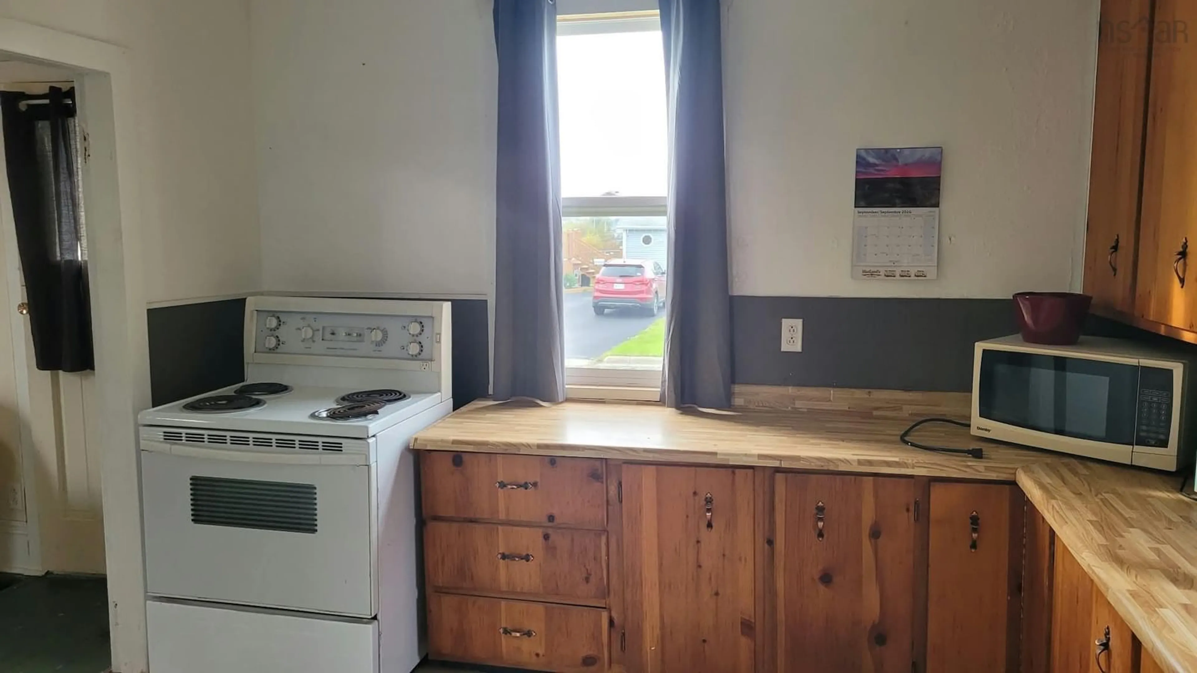 Standard kitchen, wood/laminate floor for 416 Arthur Street St, New Waterford Nova Scotia B1H 4H5