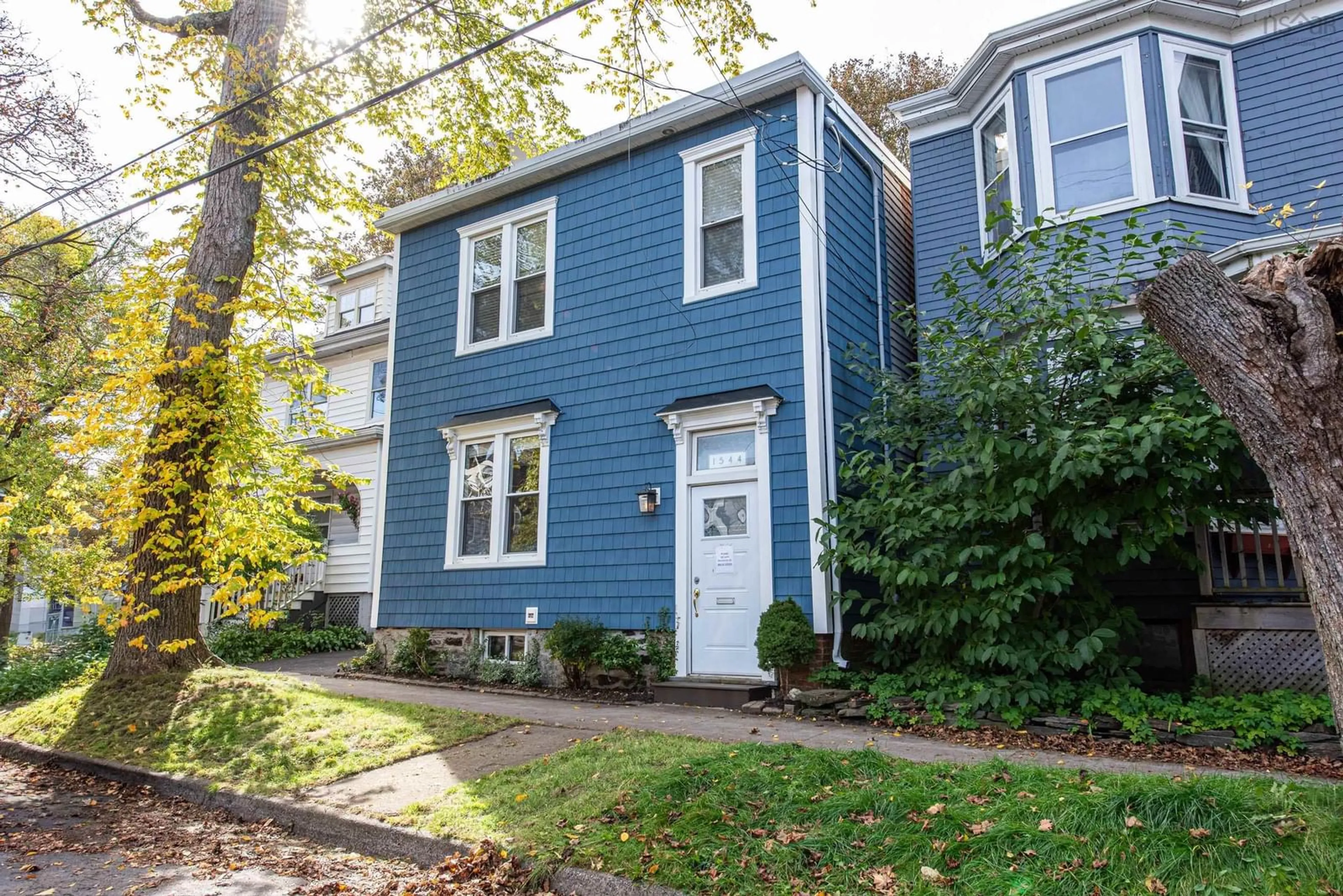 Home with vinyl exterior material, street for 1544 Henry St, Halifax Nova Scotia B3H 3J9