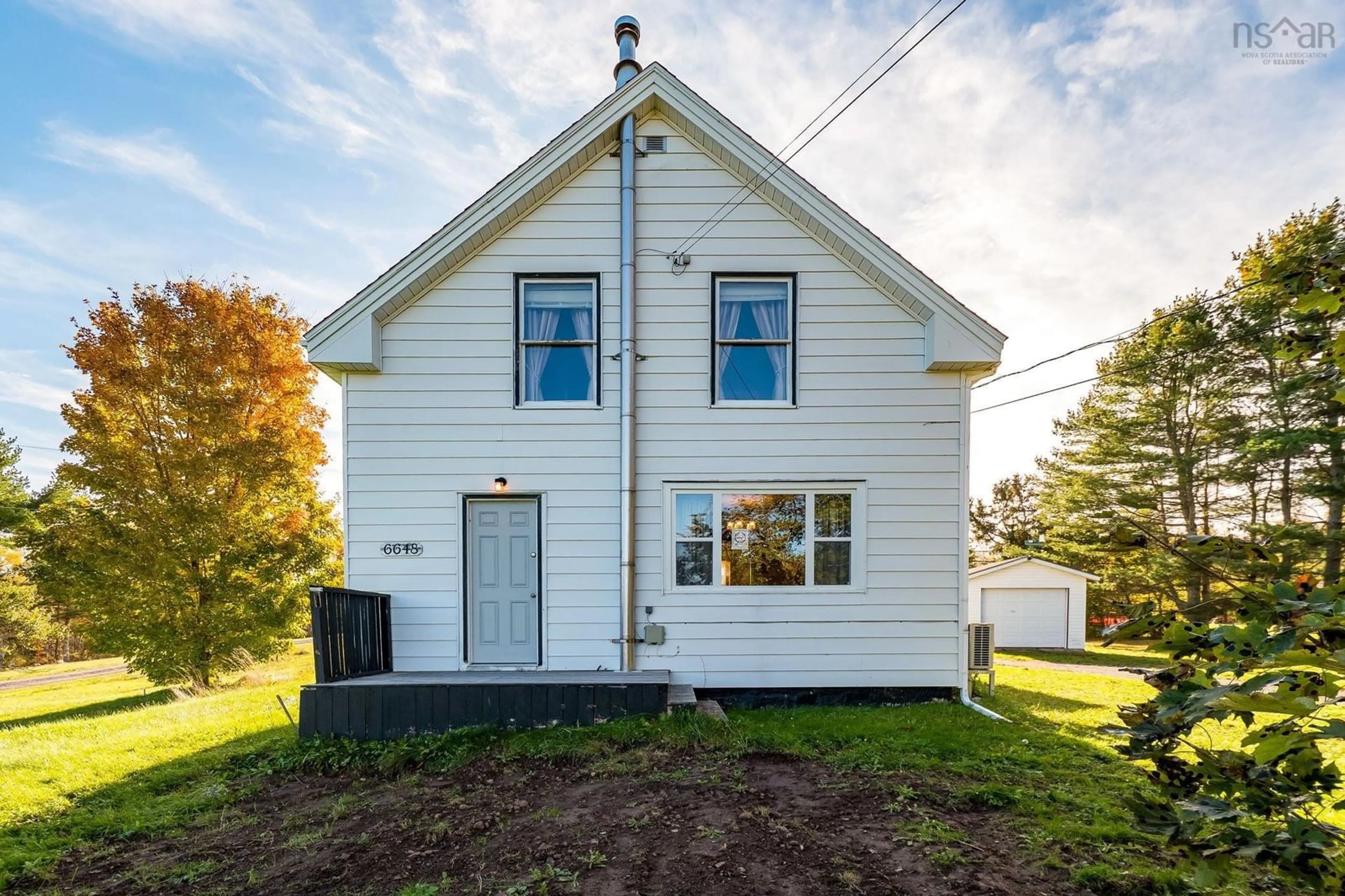 Home with vinyl exterior material, building for 6648 Highway 215, Cheverie Nova Scotia B0N 1G0