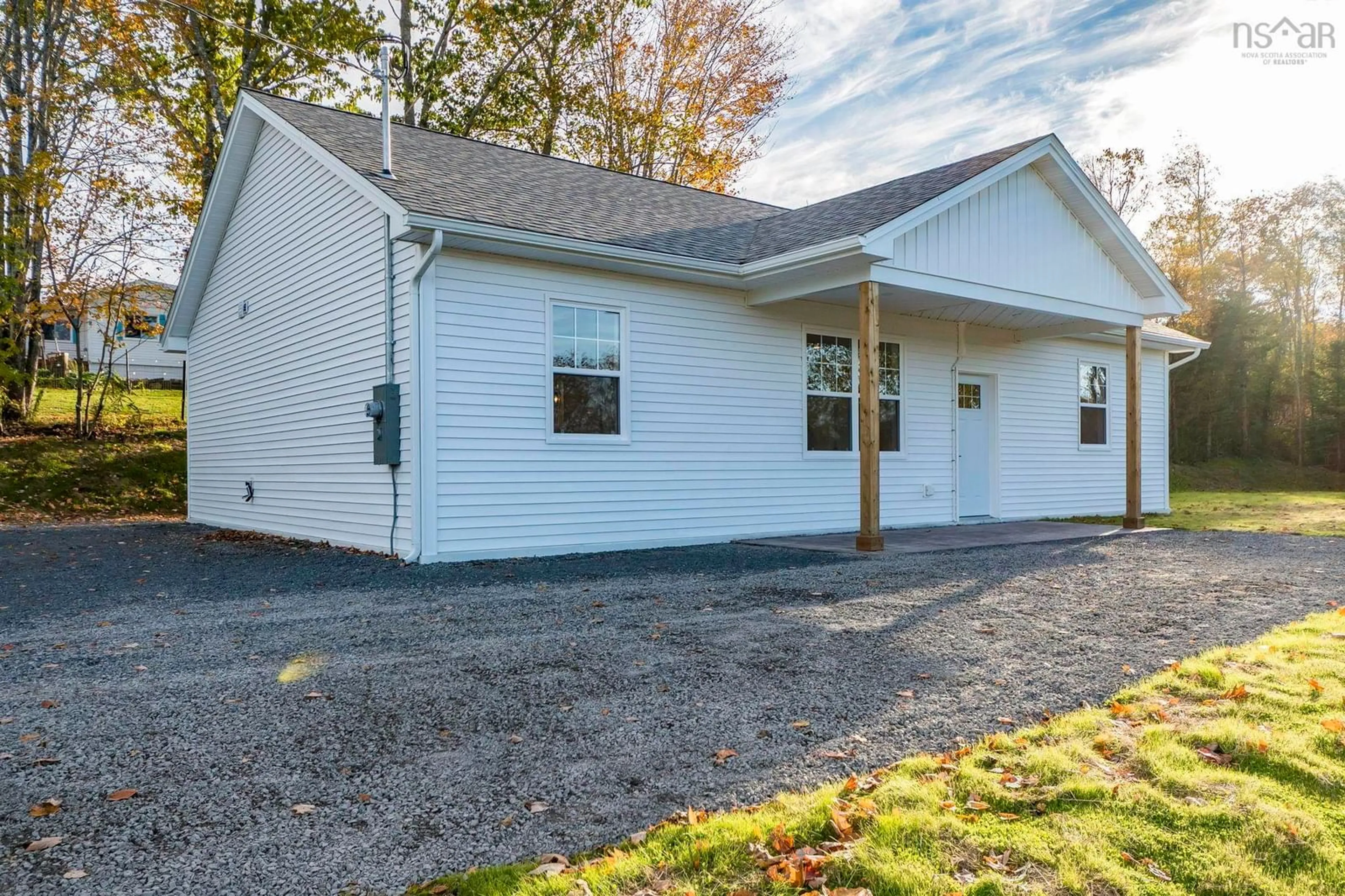 Home with vinyl exterior material, unknown for 28 Davis Rd, St. Croix Nova Scotia B0N 2T0