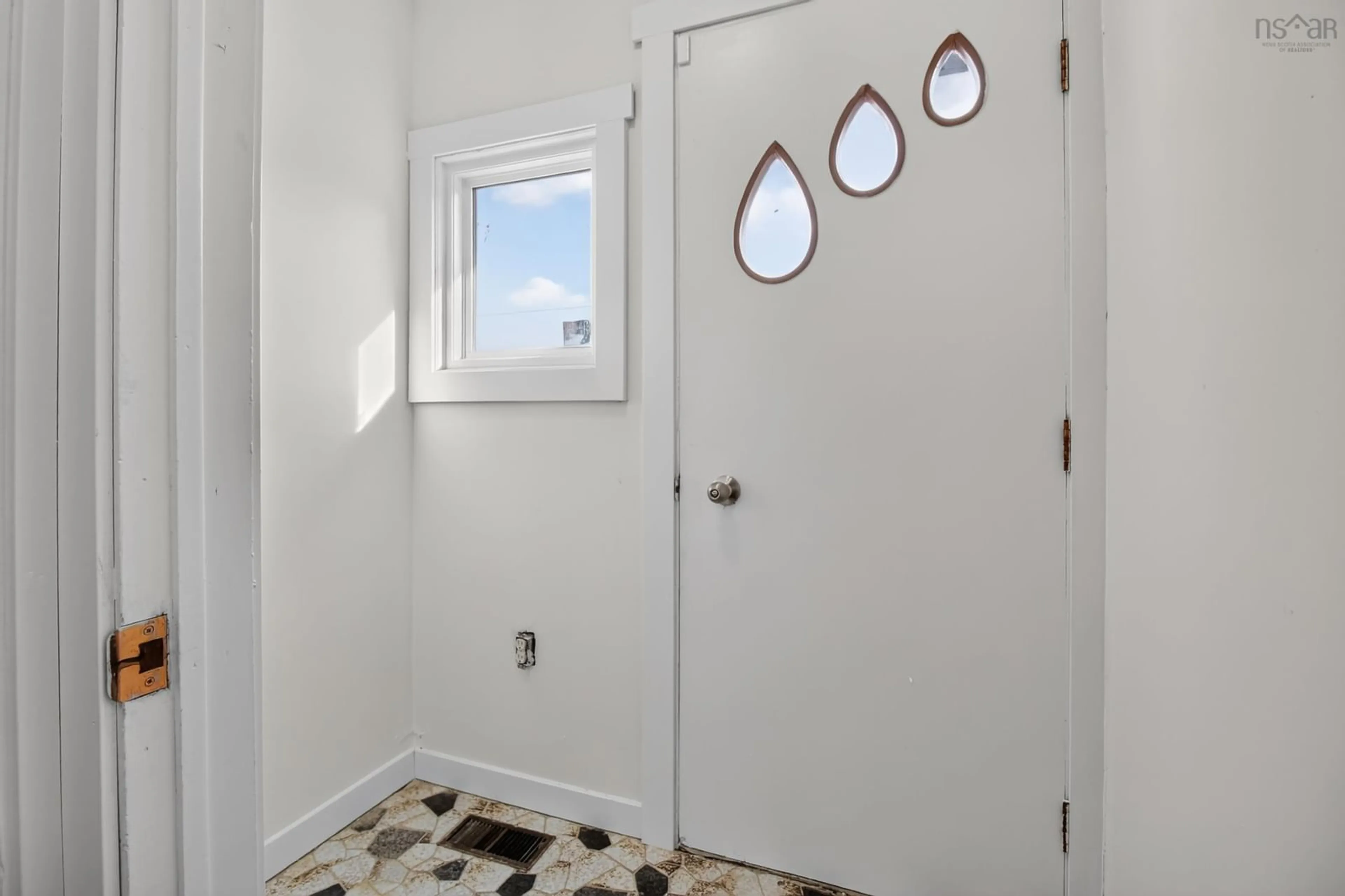 Indoor entryway for 65/67 Brian Dr, Dartmouth Nova Scotia B2W 3N2