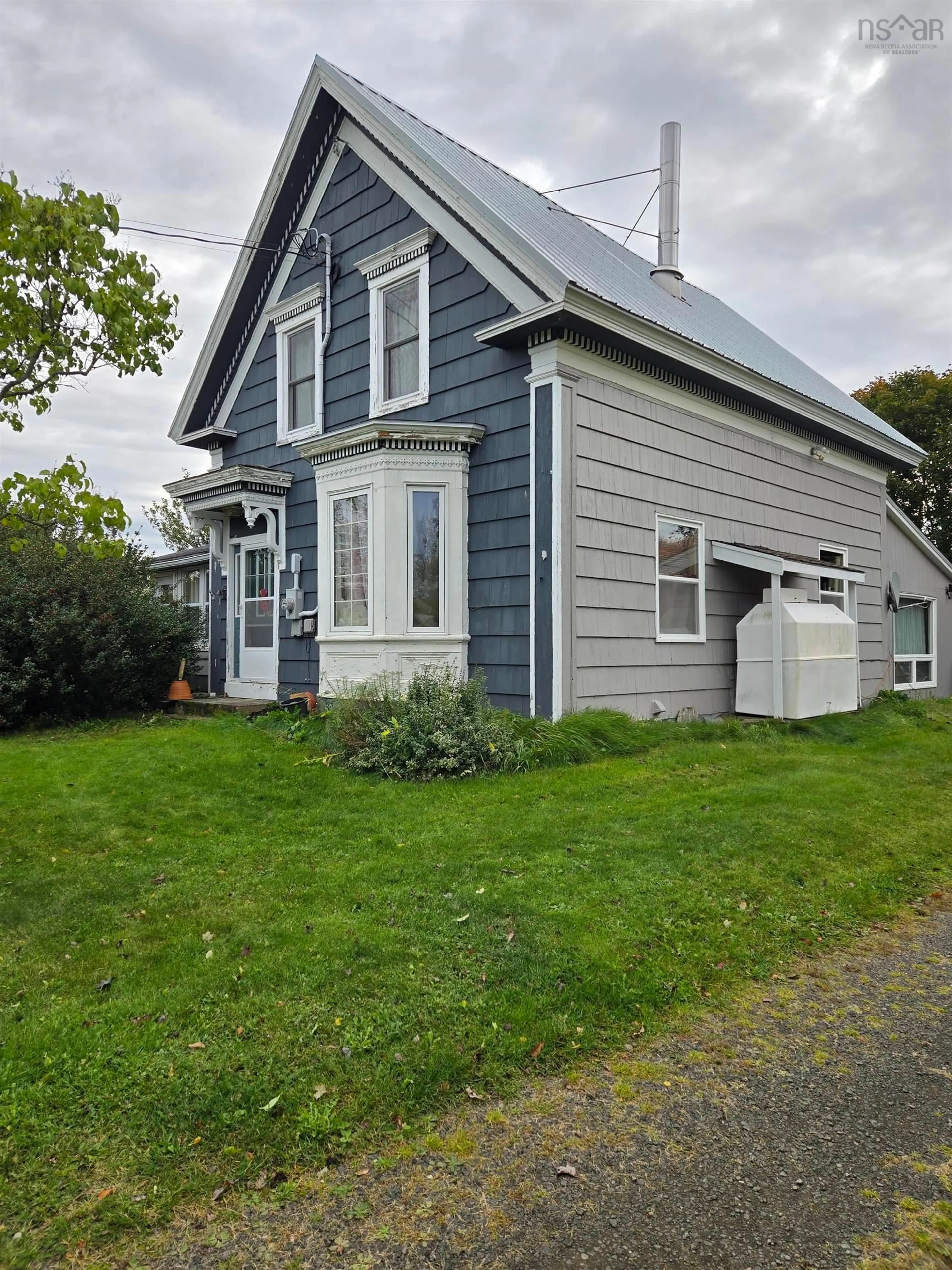 Home with vinyl exterior material, street for 5992 1 Hwy, Granville Centre Nova Scotia B0S 1A0