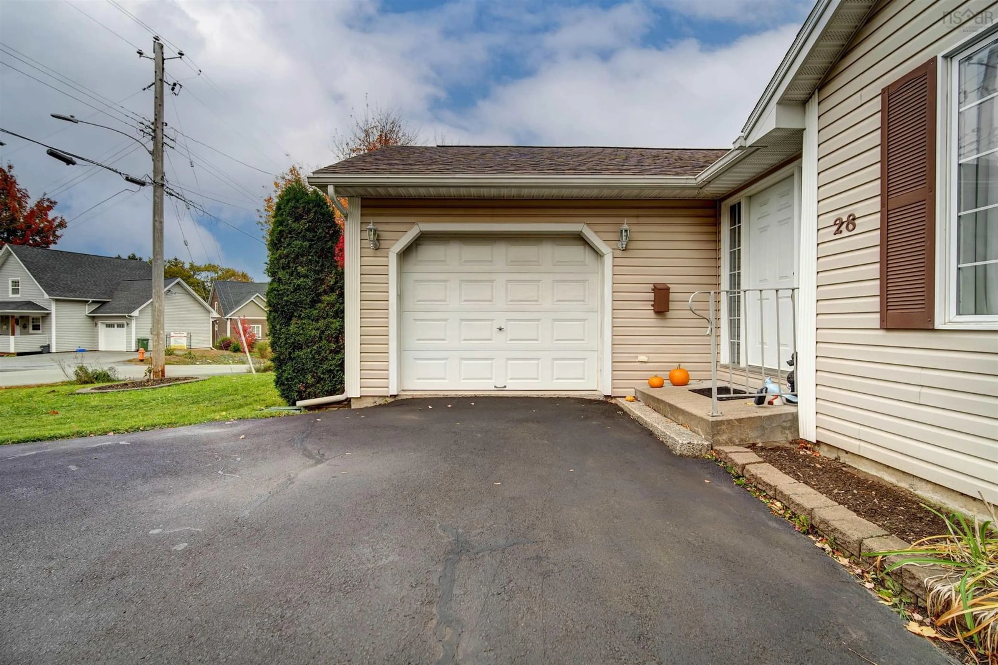 Indoor garage for 28 Fort Sackville Rd, Bedford Nova Scotia B4A 2G5