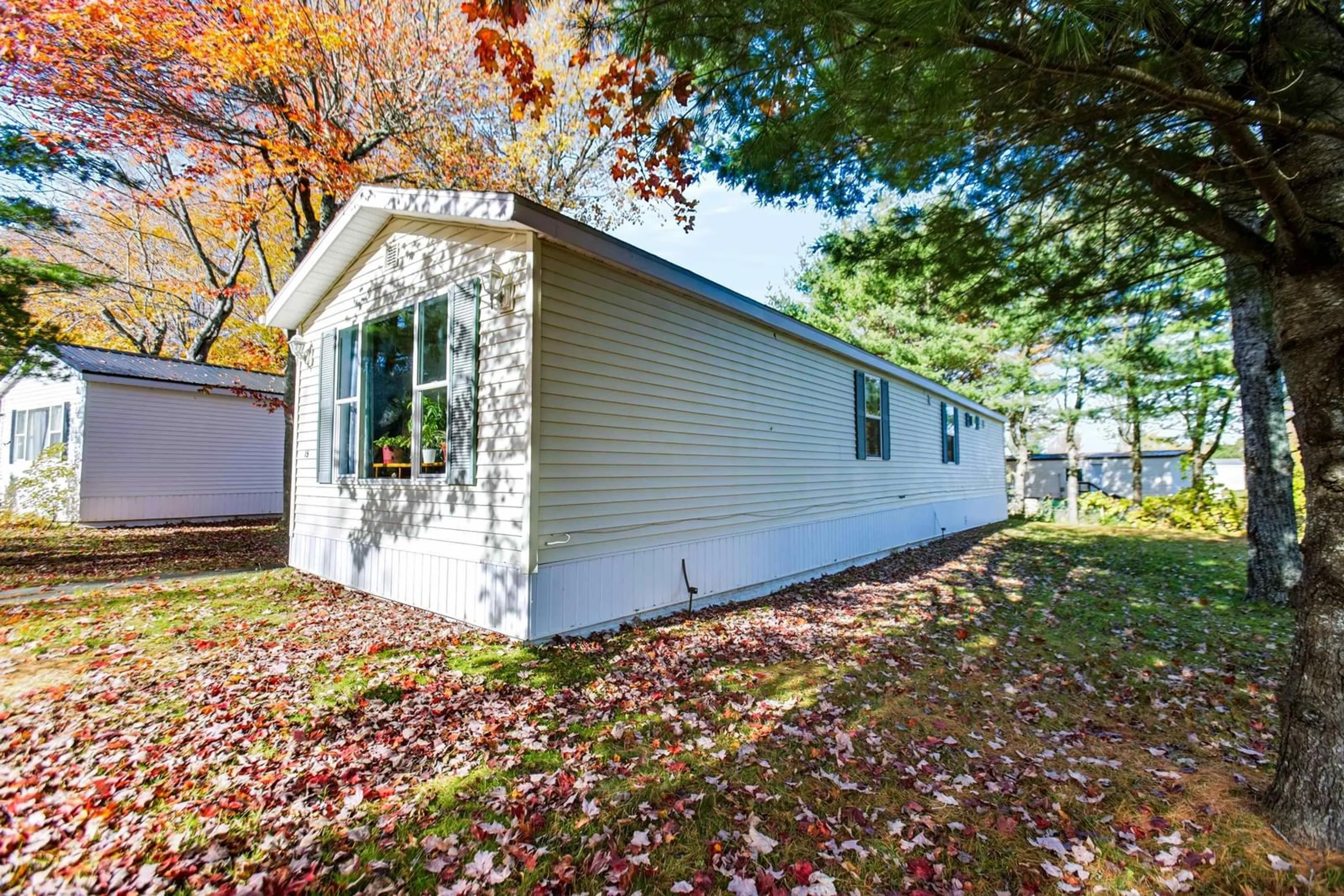 Home with vinyl exterior material, unknown for 15 Woodlawn Dr, Amherst Nova Scotia B4H 4K5