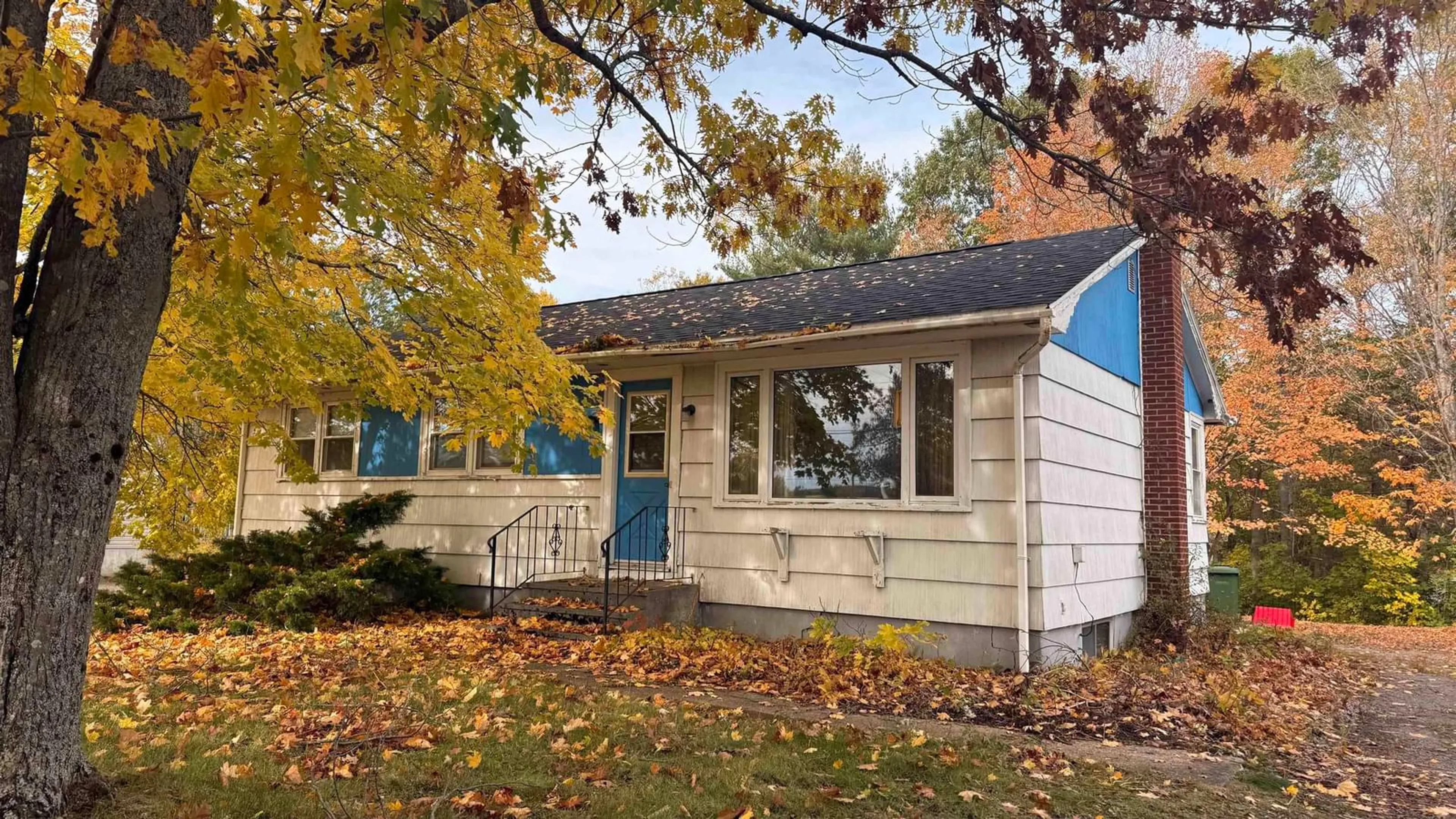 Home with vinyl exterior material, street for Highway 1 #7129, Coldbrook Nova Scotia B4R 1C1