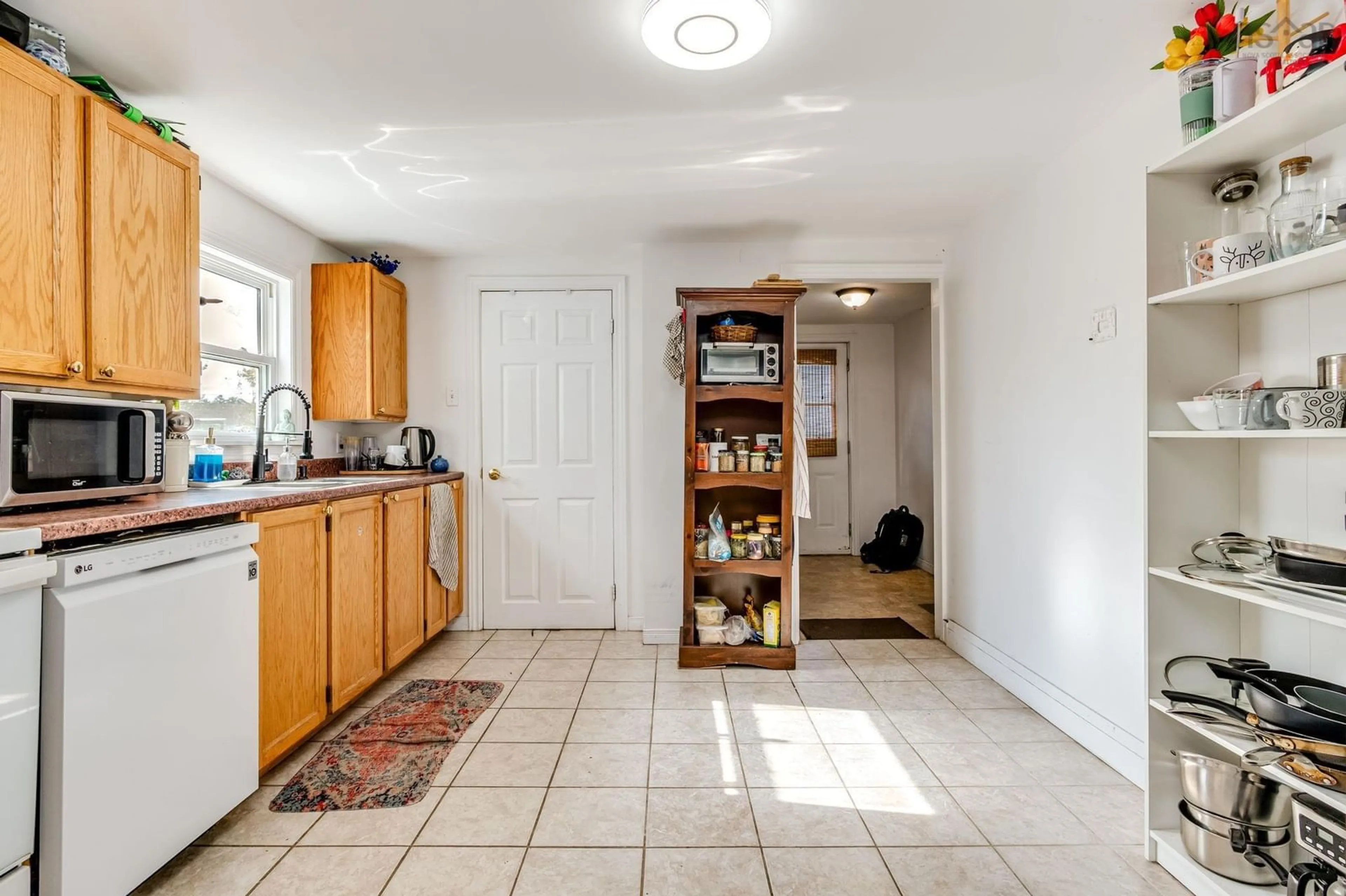 Standard kitchen, ceramic/tile floor for 489 Cobequid Rd, Lower Sackville Nova Scotia B4C 3Y7