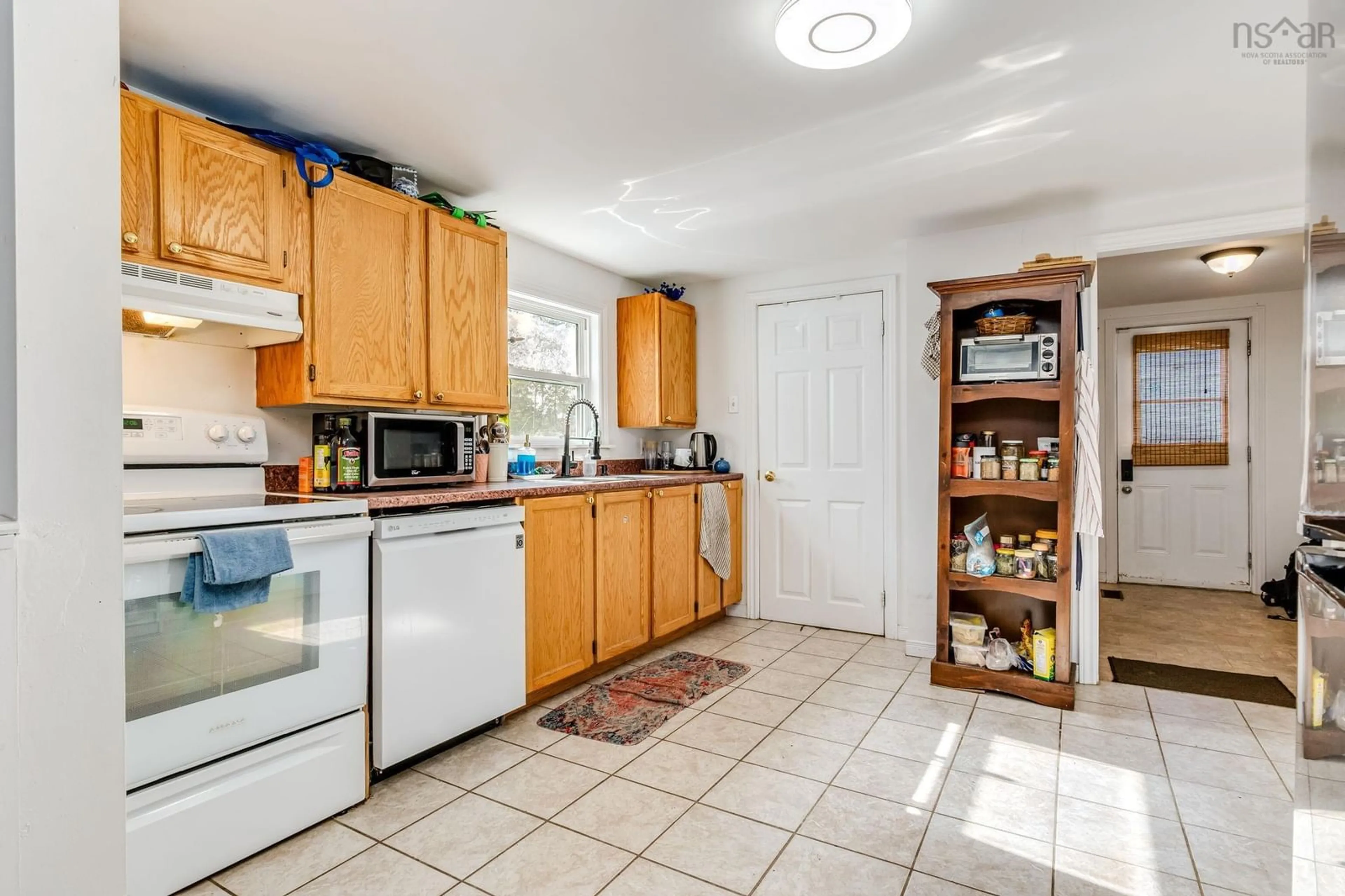 Standard kitchen, ceramic/tile floor for 489 Cobequid Rd, Lower Sackville Nova Scotia B4C 3Y7