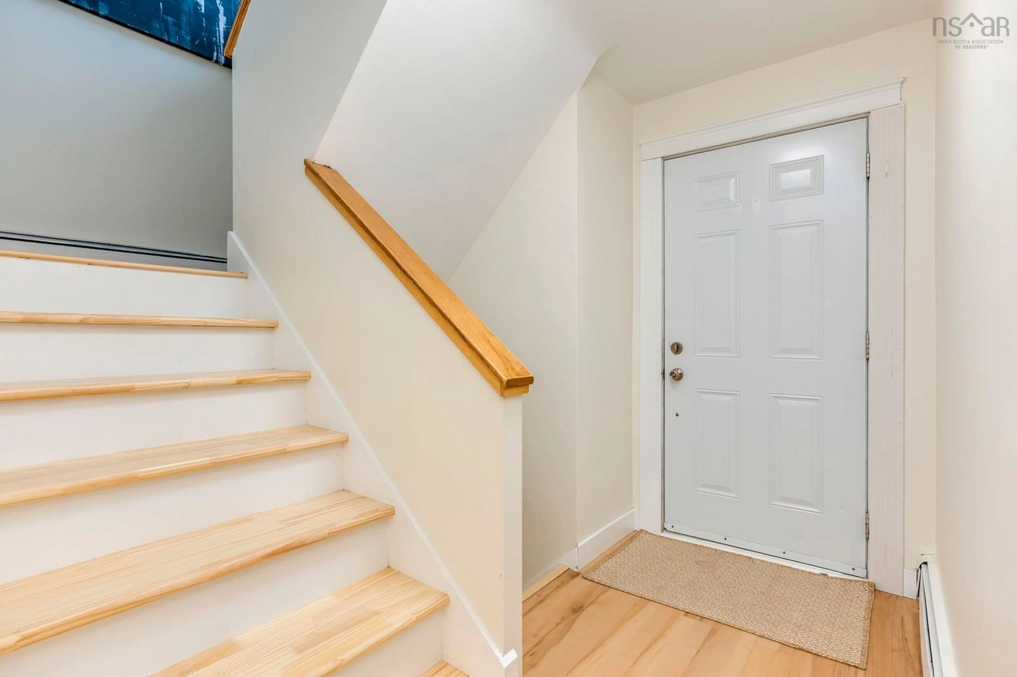 Indoor entryway for 5537 Atlantic St, Halifax Nova Scotia B3H 1G6